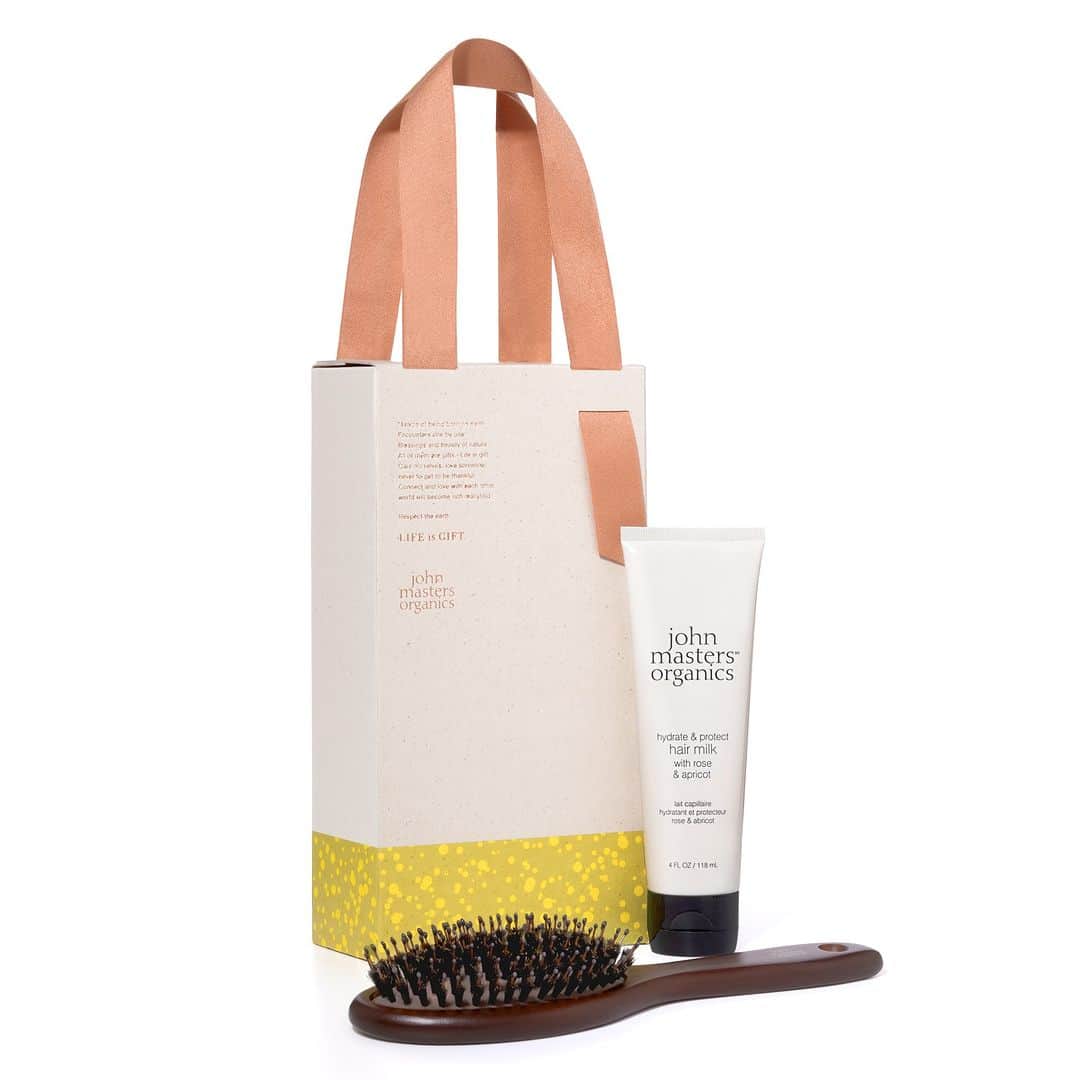 吉祥寺PARCOのインスタグラム：「ジョンマスターオーガニック セレクト＜1F＞ Mother's Day Gift🌹  ▶2023 early summer gift <hair milk × combo brush> 乾いた髪、濡れた髪どちらにも使える洗い流さないトリートメントと、髪にまとまりとツヤを与えるヘアブラシのセット。紫外線が強くなるこれからの季節に、髪に潤いを与えて扱いやすい髪へと導きます。 7,920円（税込）   ▶2023 early summer gift <hair care 236mL>  シトラスとゼラニウムの香りのシャンプーと、レモンやグレープフルーツの香りのコンディショナーのセット。爽やかな香りの組み合わせは、これからの季節にぴったり。サラサラの指通りの良い髪へ仕上げます。 4,950円（税込）   ▶2023 early summer gift <skin care > お顔のメイク落としと、洗顔フォームのセット。肌の潤いを保ちながら、汚れをしっかりオフ出来ます。1日の終わりにぴったりの、グレープフルーツやベルガモットなどのすっきりとした香りです。 7,480円（税込）  @johnmastersorganics_japan #johnmastersorganics #ジョンマスターオーガニック #オーガニックコスメ #母の日 #母の日ギフト #ギフト #ヘアケア #吉祥寺PARCO #吉祥寺パルコ」