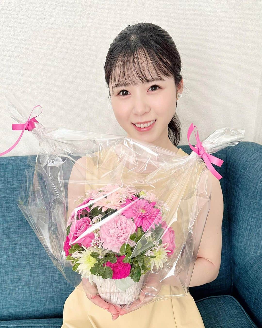 田中碧のインスタグラム：「【初めてのお花の教室】 ⁡ フラワーアレンジメント、 手作りしました💐 ⁡ ⁡ #フラワーアレンジメント #フラワーアレンジメント教室 #ラウンドアレンジ #おけいこ #習い事 #田中碧 #flowerarrangement」