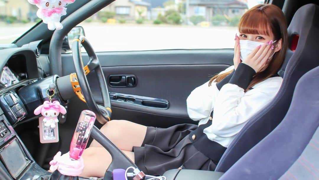 のインスタグラム：「本日この後19時から動画でるよ😊  #車好き女子 #車女子 #MT女子 #nissan #180sx #sr20det #japanesegirl」
