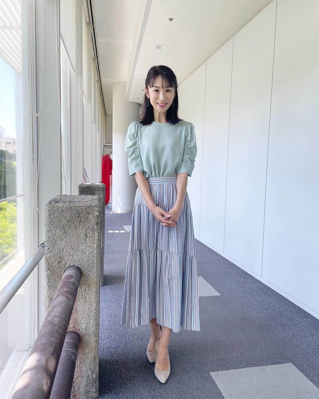 堂真理子さんのインスタグラム写真 - (堂真理子Instagram)「今日の「ワイド！スクランブル」の衣装は、  ☆ブラウス,スカート… #stola ☆アクセサリー… #ete  でした👗✨ 今日はこどもの日、いい天気でしたね☀️ 皆さんは素敵な連休をお過ごしですか？？😊   #大下容子ワイドスクランブル #ワイドスクランブル #ニュース #テレビ朝日 #堂真理子 #アナウンサー #アナウンサー衣装 #番組衣装」5月5日 18時19分 - mariko_do