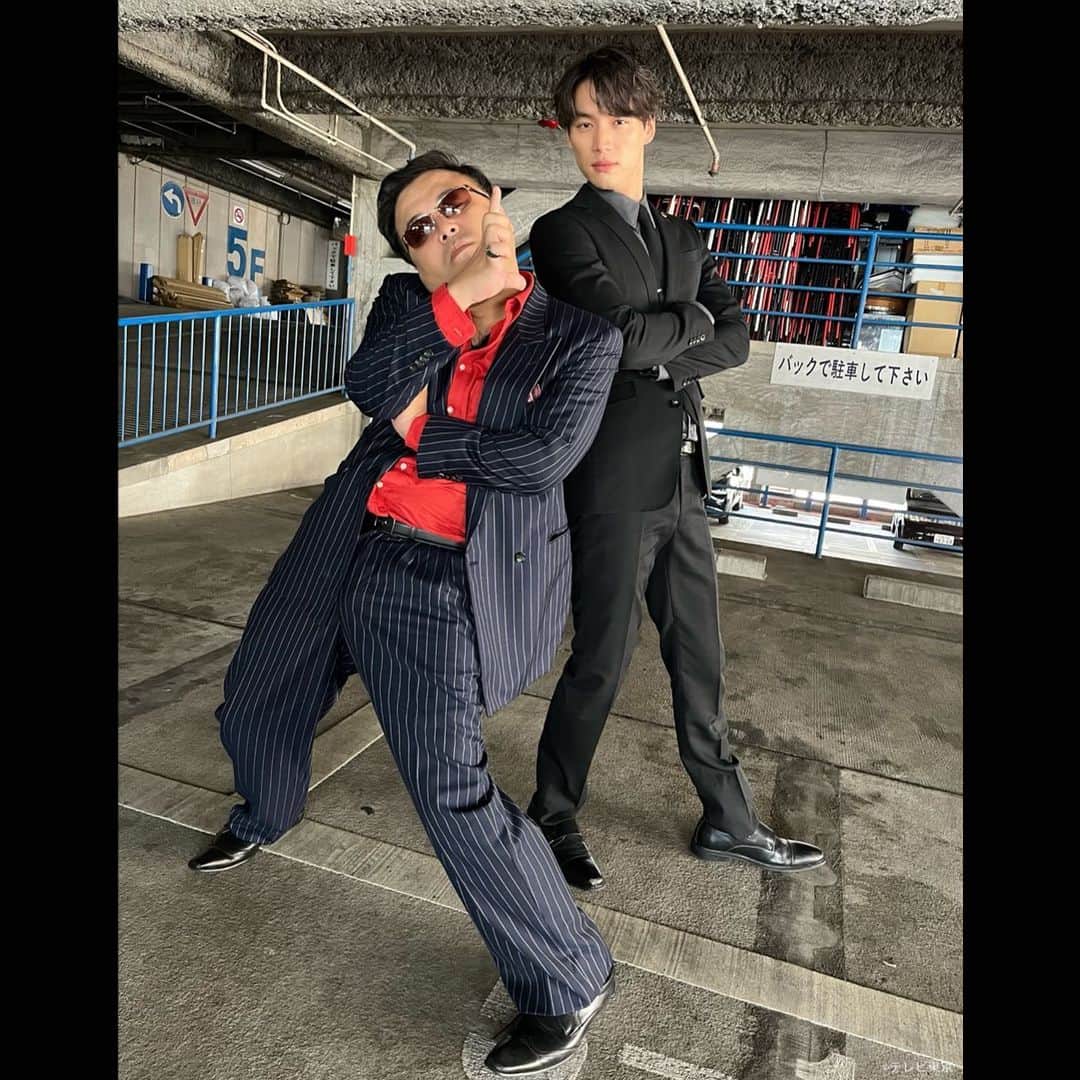 のインスタグラム：「. ／ #弁護士ソドム 放送まで あと2️⃣時間⚖️ ＼  #福士蒼汰 さんと #久保田かずのぶ さん(#とろサーモン)の ツーショットをお届け📸✨  今夜はアクションシーンが…‼️ ぜひお見逃しなく😎  《第2話》今夜8時〜！  公式Twitterに別ショット掲載中📱  #テレビ東京 #ドラマ8」