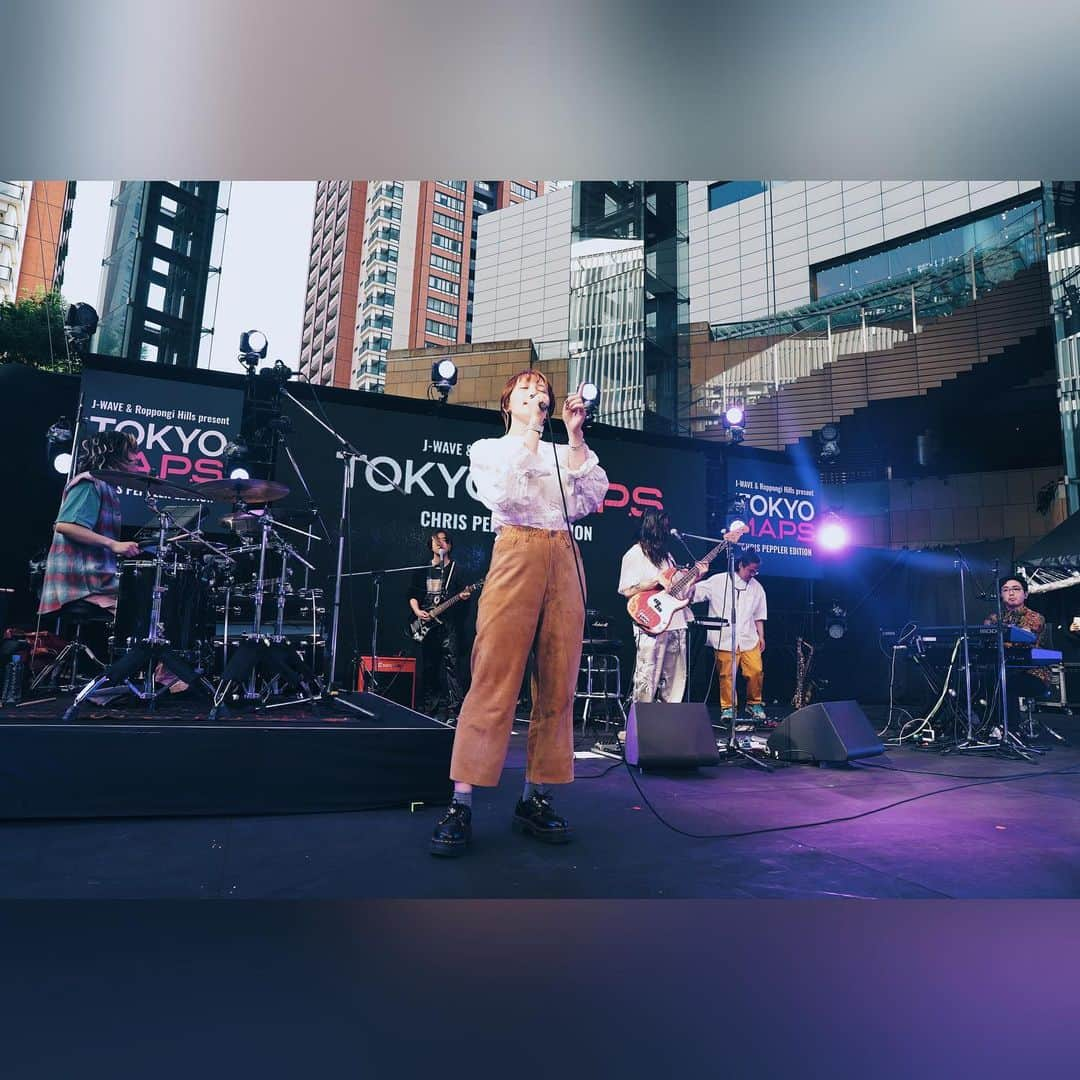 J-WAVEさんのインスタグラム写真 - (J-WAVEInstagram)「#BREIMEN 撮りおろし写真 公開  フリーライブイベント J-WAVE & Roppongi Hills present TOKYO M.A.P.S Chris Peppler EDITION  ゴールデンウィークの5/5(金祝)、6日(土)の2日間、 六本木ヒルズアリーナにて開催中🌐  初日5日に登場！ BREIMEN（ @breimen_jp ）のライブ写真を公開✨ ゲストで #KingGnu 新井和輝、AAAMYYYも登場し、 会場は大盛り上がりでした…！  Photo by 上飯坂一 @kamiiisaka  ■セットリスト M1 aaA M2 utage M3 ODORANAI M4 D・T・F M5 Lie on the night (guest 新井和輝） M6 IDEN feat. AAAMYYY M7 チャプター  【イベント概要】 J-WAVE & Roppongi Hills present TOKYO M.A.P.S Chris Peppler EDITION  日程：2023年5月5日（金祝）、6日（土） 会場：六本木ヒルズアリーナ 　　 （東京都港区六本木6-10-1） 出演：後日発表 入場：無料 主催：J-WAVE（81.3FM）/ 六本木ヒルズ 問い合わせ：六本木ヒルズ総合インフォメーション tel:0364066000（11:00～19:00） 公式サイト：https://www.tokyomaps.jp/  #jwave #tokyomaps」5月5日 18時25分 - jwave813