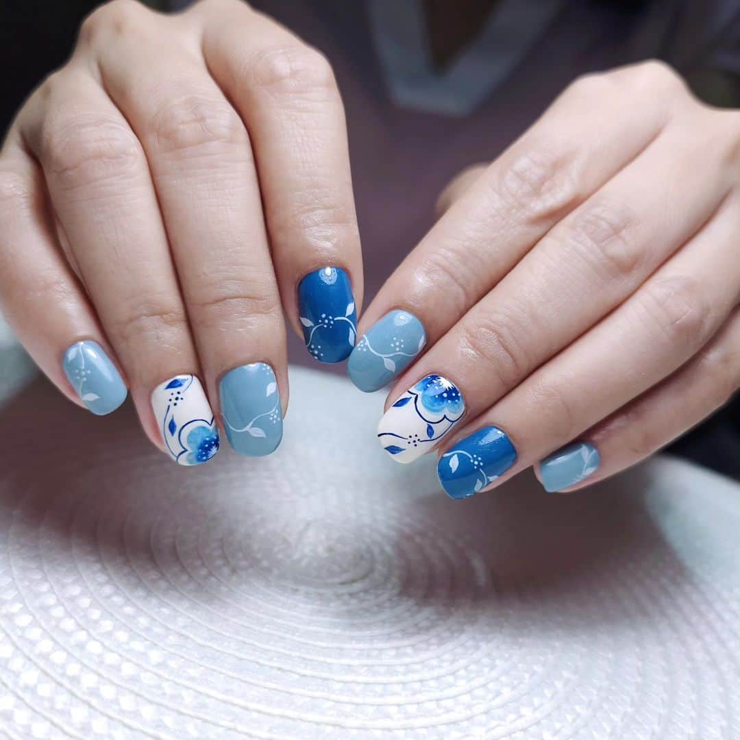 Yingのインスタグラム：「Base colour: PREGEL #248/306/846 Art: PREGEL Art Liner Indigo, White    Design inspo: @irotoiro.nail  SHOP: @nailwonderlandsg www.nailwonderland.com」