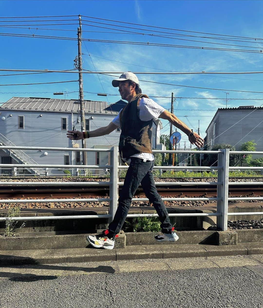 浅野忠信のインスタグラム：「ダイエットしたらカラダ軽いです」