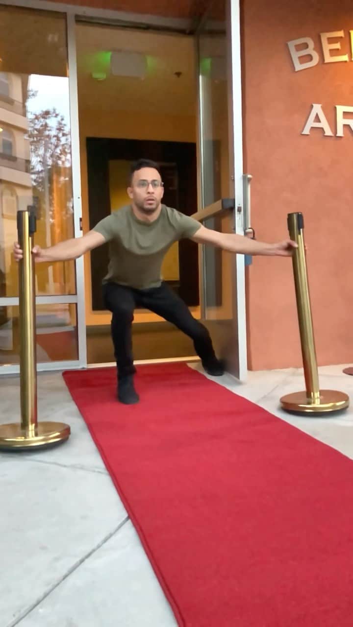 Anwar Jibawiのインスタグラム：「🚪🥲」