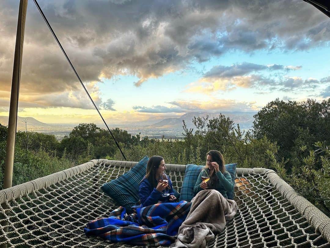 マリッサ・キャステリのインスタグラム：「sunsets 🌄#takemeback」