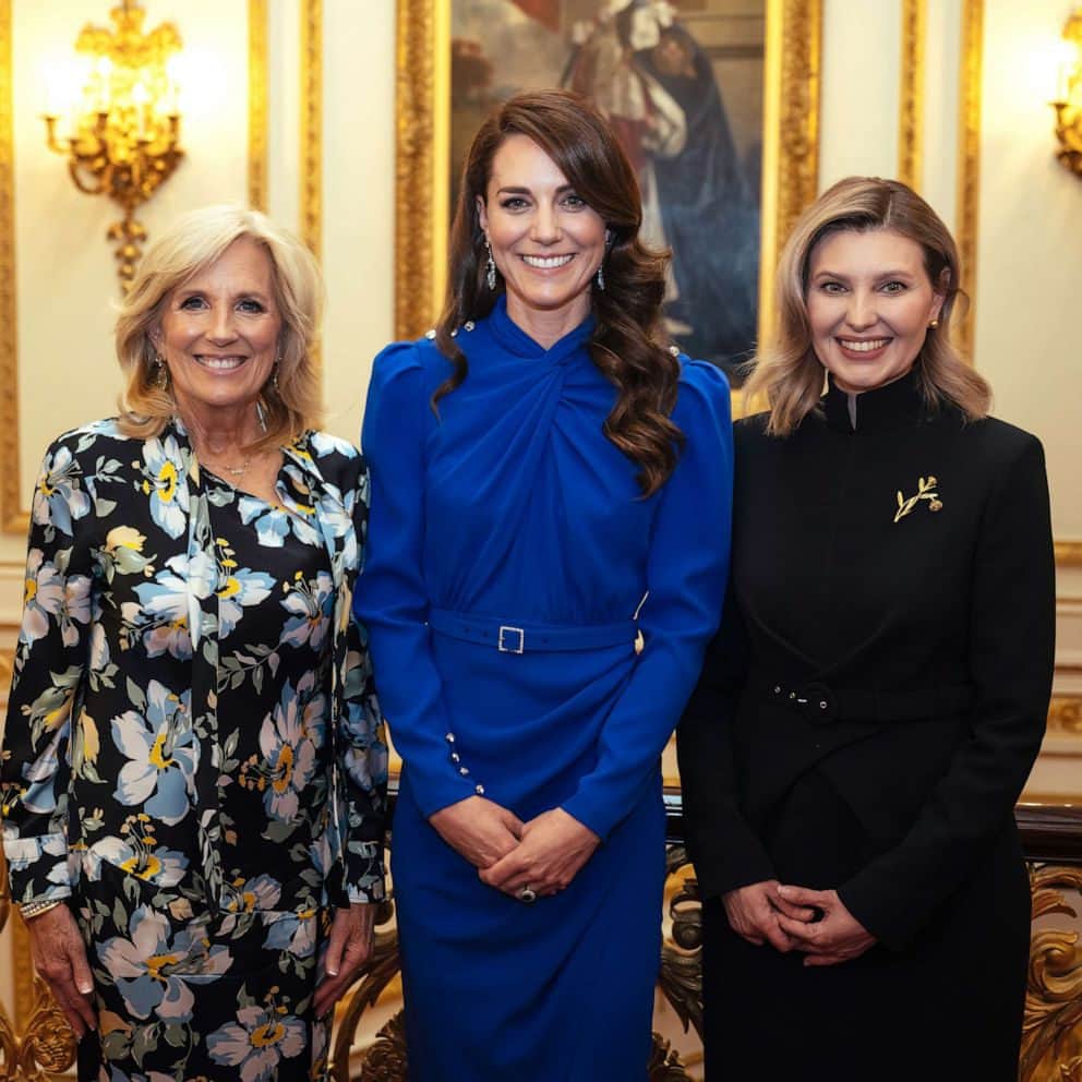 Good Morning Americaさんのインスタグラム写真 - (Good Morning AmericaInstagram)「Kate, the Princess of Wales, met the first ladies of Ukraine and the United States at a reception ahead of the #coronation of King Charles III .  Kate posed with U.S. first lady Dr. Jill Biden and Ukrainian first lady Olena Zelenska at Buckingham Palace, where Charles hosted a reception for visiting heads of state.  MORE photos at the link in bio.  #Royals #KingCharles #PrincessKate #DrJillBiden #OlenaZelenska #BuckinghamPalace」5月6日 4時54分 - goodmorningamerica
