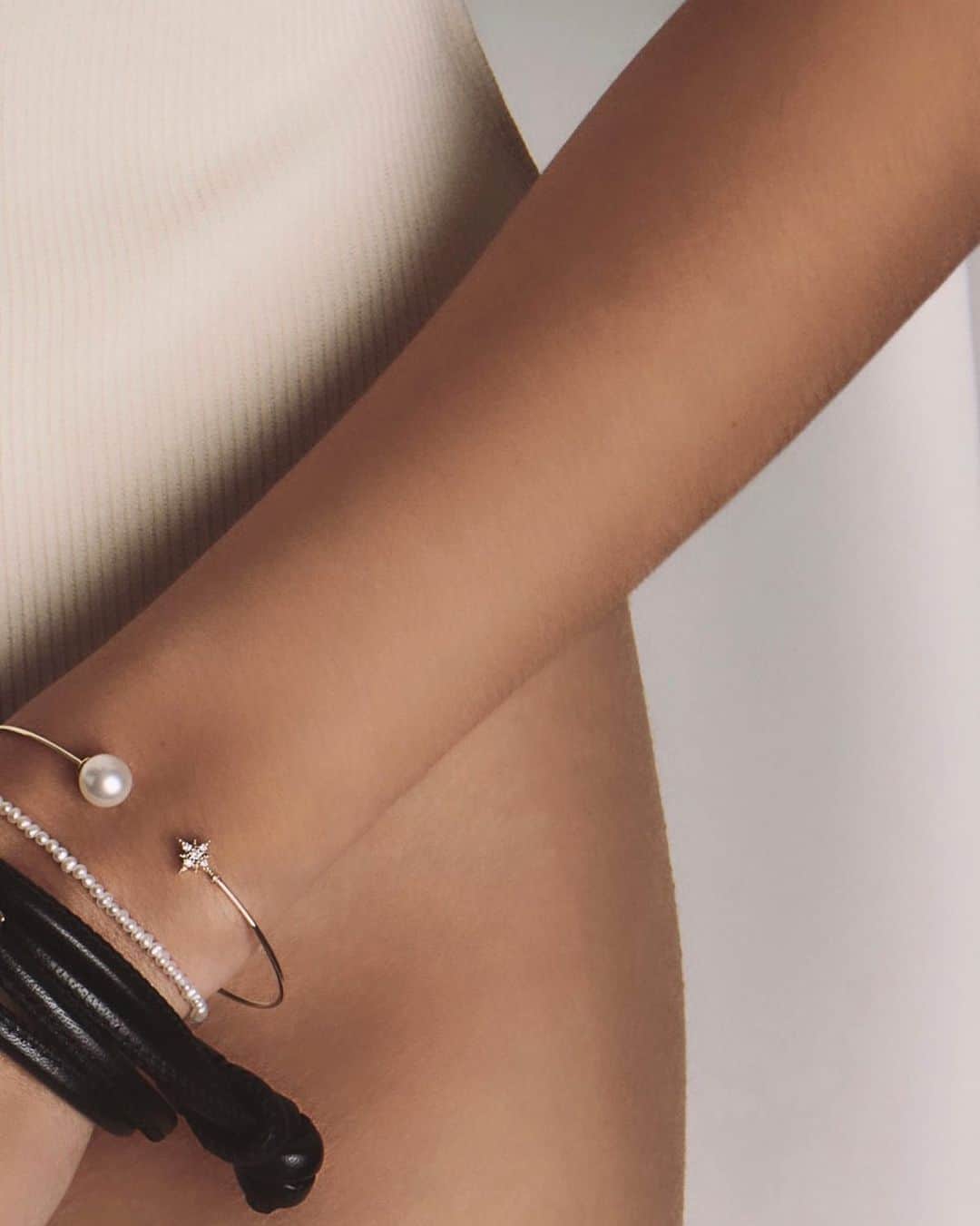 M I Z U K Iさんのインスタグラム写真 - (M I Z U K IInstagram)「Three’s a charm ✨✨✨  Forever in leather, pearls and diamonds  Discover your favorite MIZUKI on www.mizukijewels.com  #mizuki #mizukijewels #mizukijewelry #seaofbeauty #modernpearls #leather #pearl #diamond #icon #style」5月6日 5時08分 - mizukijewels