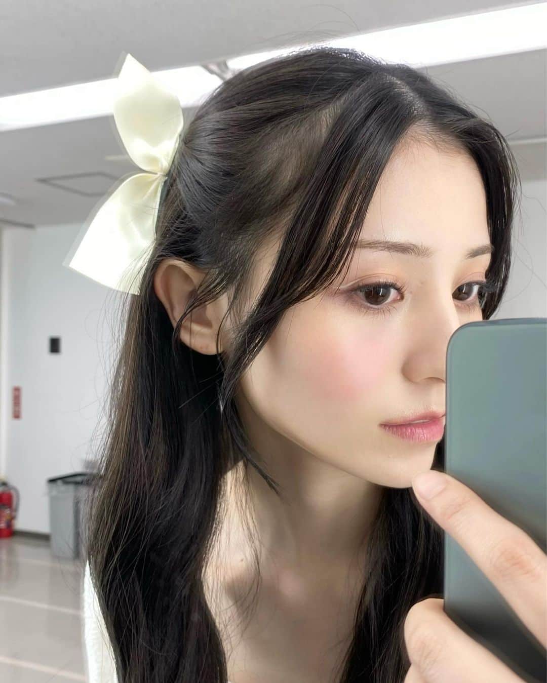 吉井美優のインスタグラム：「🪽🤍🩶  GWゆっくり過ごせてますか ☾︎」