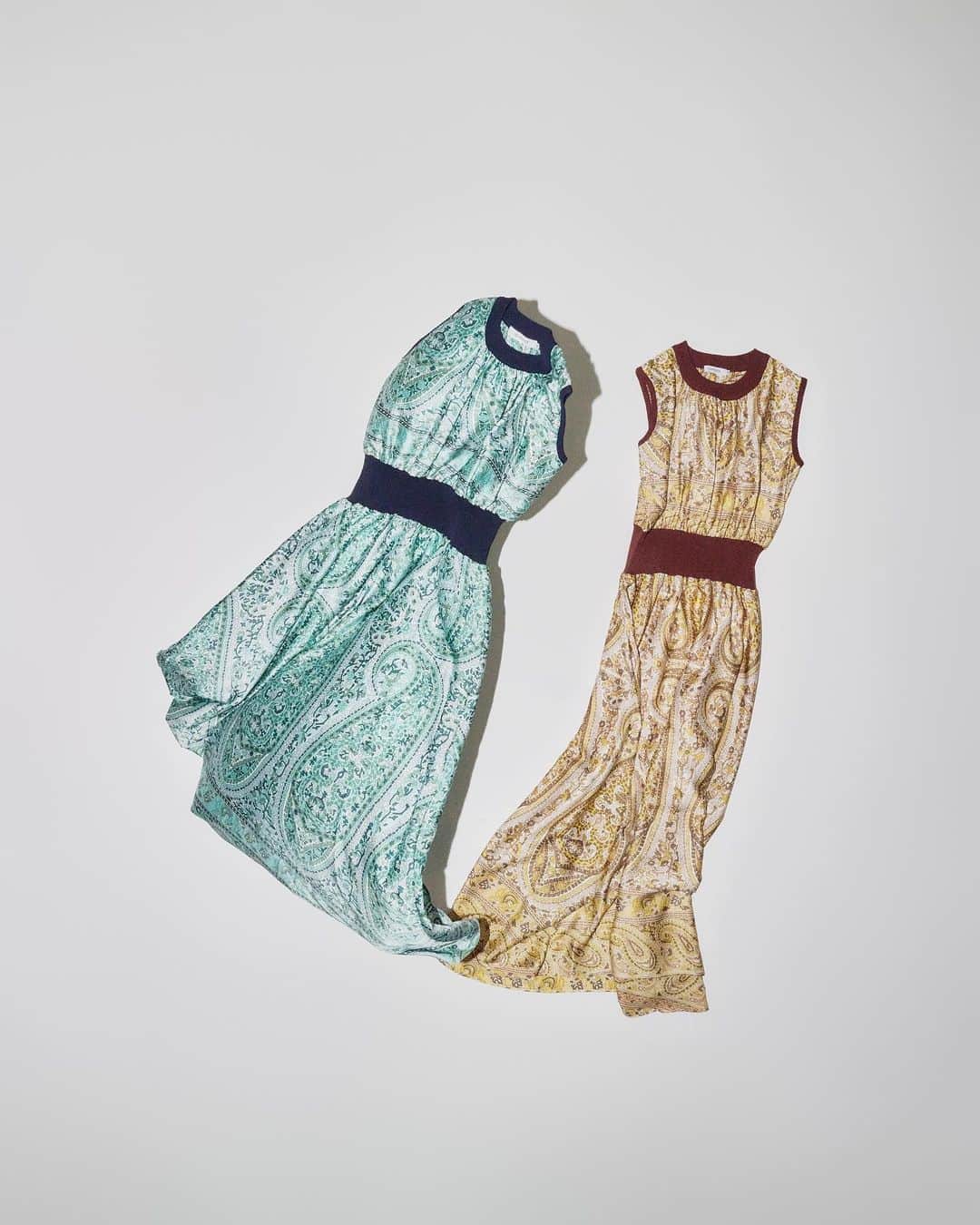 LOVELESS/GUILD PRIME 公式アカウントのインスタグラム：「『 FEATURE 』  Focus on - DRESS/ONE-PIECE アクティブな季節を快適に彩る主役ワンピース  お洒落も楽しみたい、快適さもゆずれない。 アクティブな夏に向けてスタイリングを快適に彩るアイテムに注目。 夏を少しずつ感じ始める今の時期から本格的な夏まで活躍する着心地、着映えに拘ったワンピ―スをご紹介。 素材やシルエットにリラックス感がありながら、涼し気で華やかなサマーワンピースで気分が高揚するスタイリングを楽しんでみては？  Rib Combination Sleeveless Dress  ウエストをリブ素材で切り替えた、スタイルアップの叶うワンピース。大胆な総柄プリントのエアリーな素材が、まとうだけで軽快な清涼感と上品な女性らしさを漂わす。艶のあるレーヨン混のリブニットの組み合わせが上品。リブ部分にしっかりと伸縮性があることで、ストレス無くお洒落を楽しめるのも嬉しいポイントです。  プロフィールURL内「FEATURE」でLOOKをご覧いただけます。」