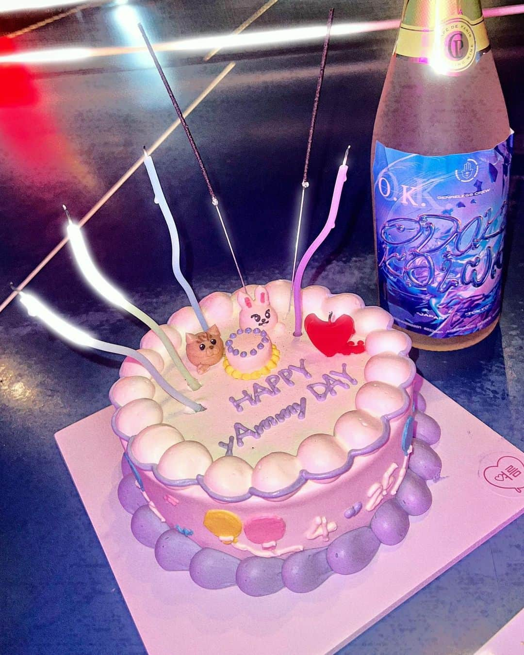 病夢やみいのインスタグラム：「💭🎂🪩💜⚡︎  2023.04.24-25 "ODOKe KAIWAI Vol.2" -O.K. EP RELEASE PARTY & yAmmy BIRTHDAY-  @odokekaiwai  #birthdaycake#cafeyolum#韓国ケーキ」