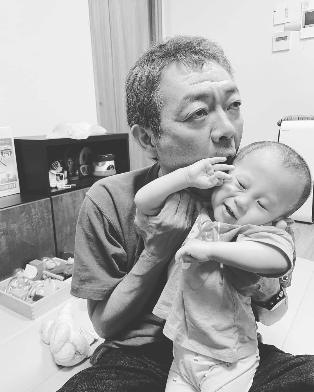 玉袋筋太郎さんのインスタグラム写真 - (玉袋筋太郎Instagram)「試合経過について  バックコントロールにいこうといたところ、対面に返されマウントを奪われ、顔の向きを変えられたことで、腕十字取られるピンチですね^_^  解説　堀江ガンツ！」5月5日 20時25分 - sunatamaradon