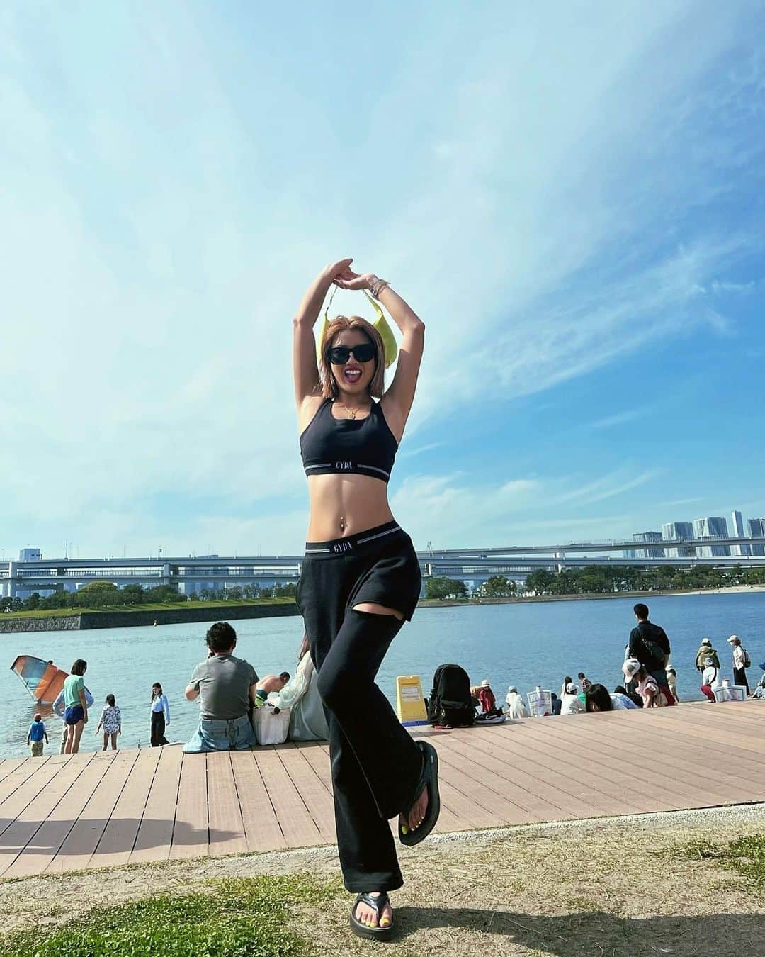 MARINのインスタグラム：「❤️  暑過ぎて焦げた日👱🏿‍♀️✌🏿🌺🏖️ 肉フェス楽しかったなぁ🐶🥩  この日は @gydajp さんのセットアップだよ🤪💓 ちゃっかりめるも登場❤️  #私服 #私服コーデ  #本日のコーデ #大人コーデ #シンプルコーデ #ファッション #おしゃれ #カジュアル #キレイめ #ビジョビ #夏服 #夏 #ギャル #筋トレ #筋トレ女子 #ダイエット #ハイトーンボブ #ハイトーンカラー #セットアップ #肉フェス #お台場」
