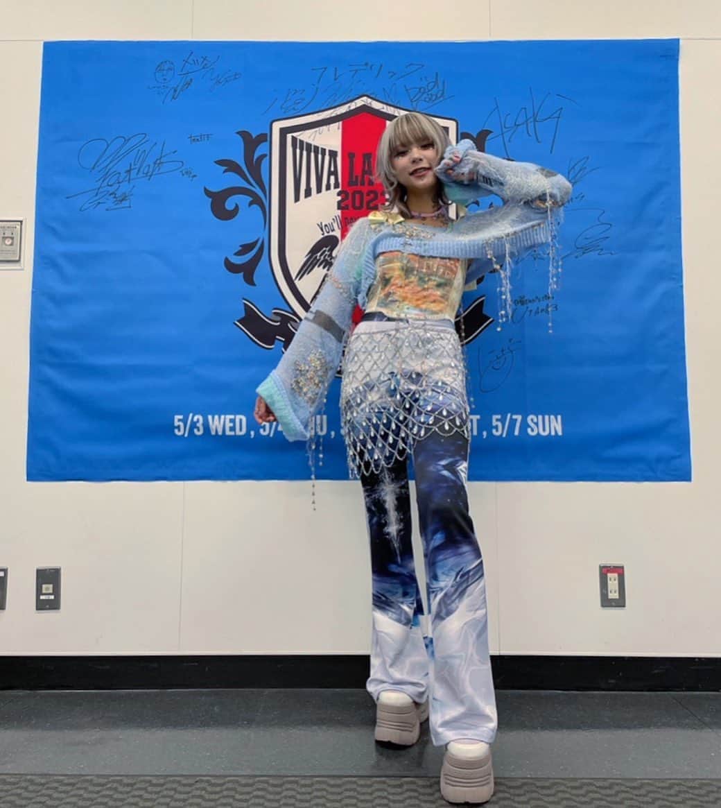 のインスタグラム：「今日の衣装かわゆしでした！  styling by @motoyaaan」