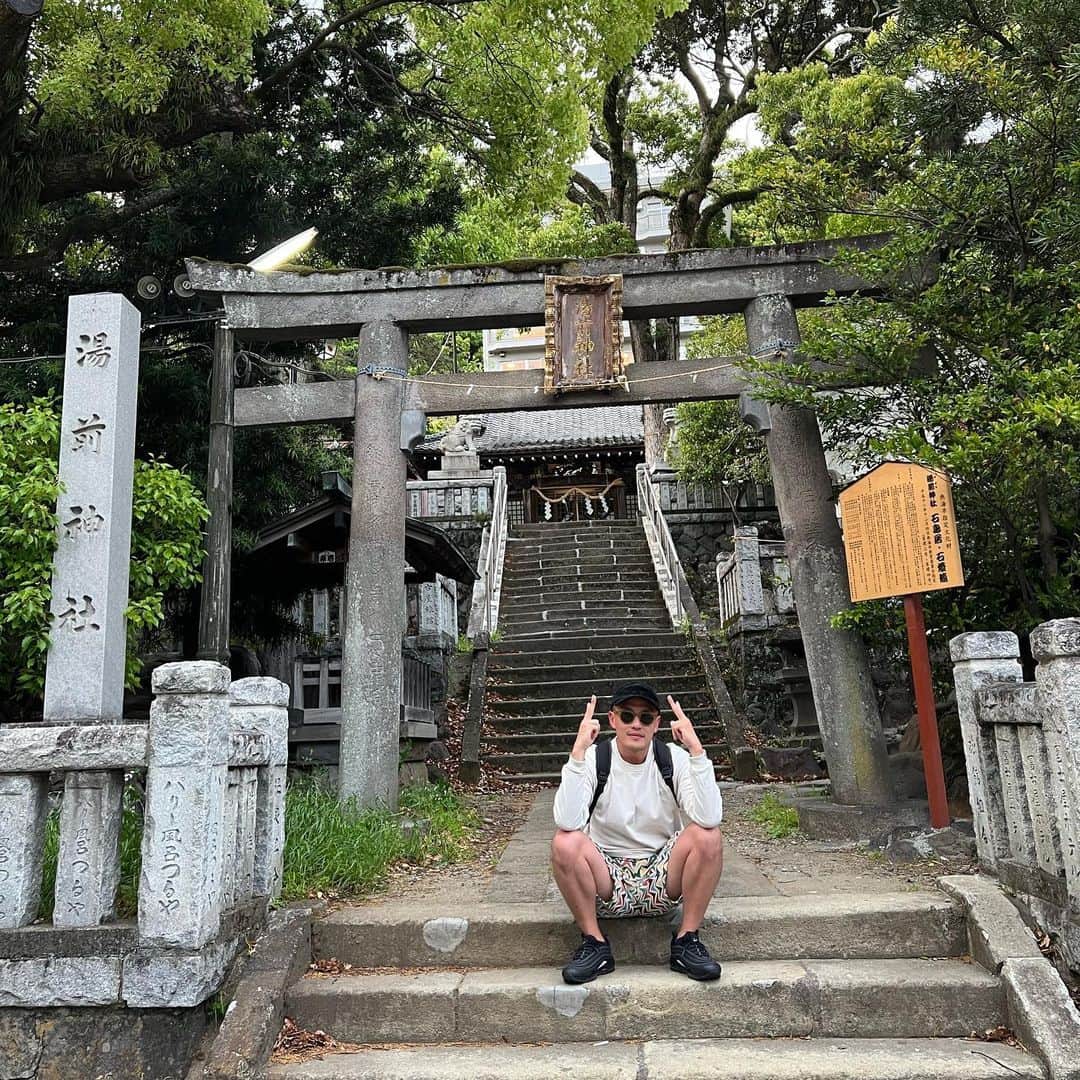 のインスタグラム：「これからのライブのために身体のケアしてきました。 さて皆さんここはどこだと思いますか? そしてこれはなんだと思いますか？ 誰にもわからない… 誰か教えてー #寿丼 #免疫力高め」