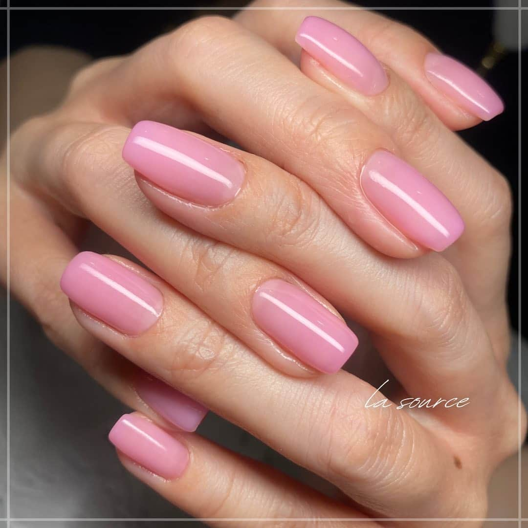 Mihoのインスタグラム：「.  #梅雨ネイル #ピンクネイル .  .  .  .  @la.source_nail  .  ◆住所 〒650-0011 兵庫県神戸市中央区下山手通2丁目12-7 ダイキホームビル2階　203 ◆電話番号 078-600-2382  https://nailbook.jp/salon/20720   .  #lasource#シンプルネイル#オフィスネイル#ネイル #ニュアンスアート#ジェルネイル #ネイルアート #ネイルサロン #ネイルデザイン #三宮フィルイン #春ネイル  #フィルイン#神戸#美甲#美甲設計  #ニュアンスネイル　#サンプルチップ #神戸ネイル #神戸ネイルサロン #三宮ネイルサロン #三宮ネイル#元町ネイルサロン #トアロード　#三宮　#nail #nailart #ドライフラワー　#インテリア」