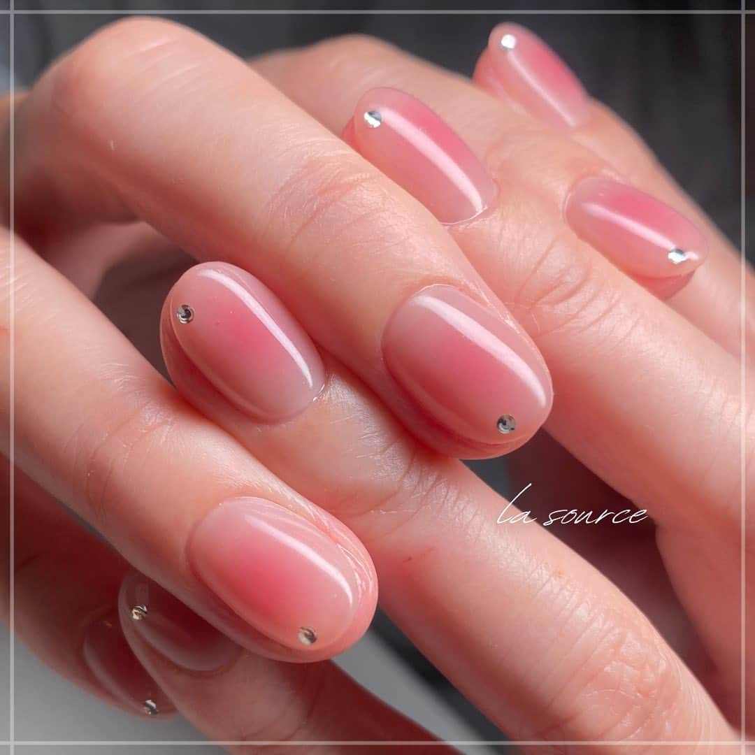 Mihoさんのインスタグラム写真 - (MihoInstagram)「.  #チークネイル #モテネイル .  .  .  .  @la.source_nail  .  ◆住所 〒650-0011 兵庫県神戸市中央区下山手通2丁目12-7 ダイキホームビル2階　203 ◆電話番号 078-600-2382  https://nailbook.jp/salon/20720   .  #lasource#シンプルネイル#オフィスネイル#ネイル #ニュアンスアート#ジェルネイル #ネイルアート #ネイルサロン #ネイルデザイン #三宮フィルイン #春ネイル  #フィルイン#神戸#美甲#美甲設計  #ニュアンスネイル　#サンプルチップ #神戸ネイル #神戸ネイルサロン #三宮ネイルサロン #三宮ネイル#元町ネイルサロン #トアロード　#三宮　#nail #nailart #ドライフラワー　#インテリア」5月5日 20時33分 - la.source_nail