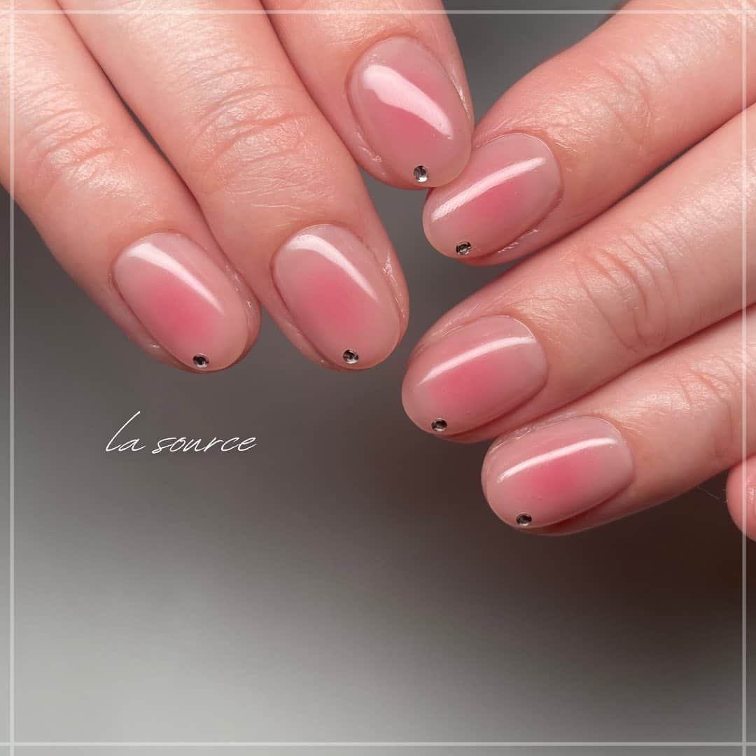 Mihoさんのインスタグラム写真 - (MihoInstagram)「.  #チークネイル  #モテネイル .  .  .  .  @la.source_nail  .  ◆住所 〒650-0011 兵庫県神戸市中央区下山手通2丁目12-7 ダイキホームビル2階　203 ◆電話番号 078-600-2382  https://nailbook.jp/salon/20720   .  #lasource#シンプルネイル#オフィスネイル#ネイル #ニュアンスアート#ジェルネイル #ネイルアート #ネイルサロン #ネイルデザイン #三宮フィルイン #春ネイル  #フィルイン#神戸#美甲#美甲設計  #ニュアンスネイル　#サンプルチップ #神戸ネイル #神戸ネイルサロン #三宮ネイルサロン #三宮ネイル#元町ネイルサロン #トアロード　#三宮　#nail #nailart #ドライフラワー　#インテリア」5月5日 20時33分 - la.source_nail