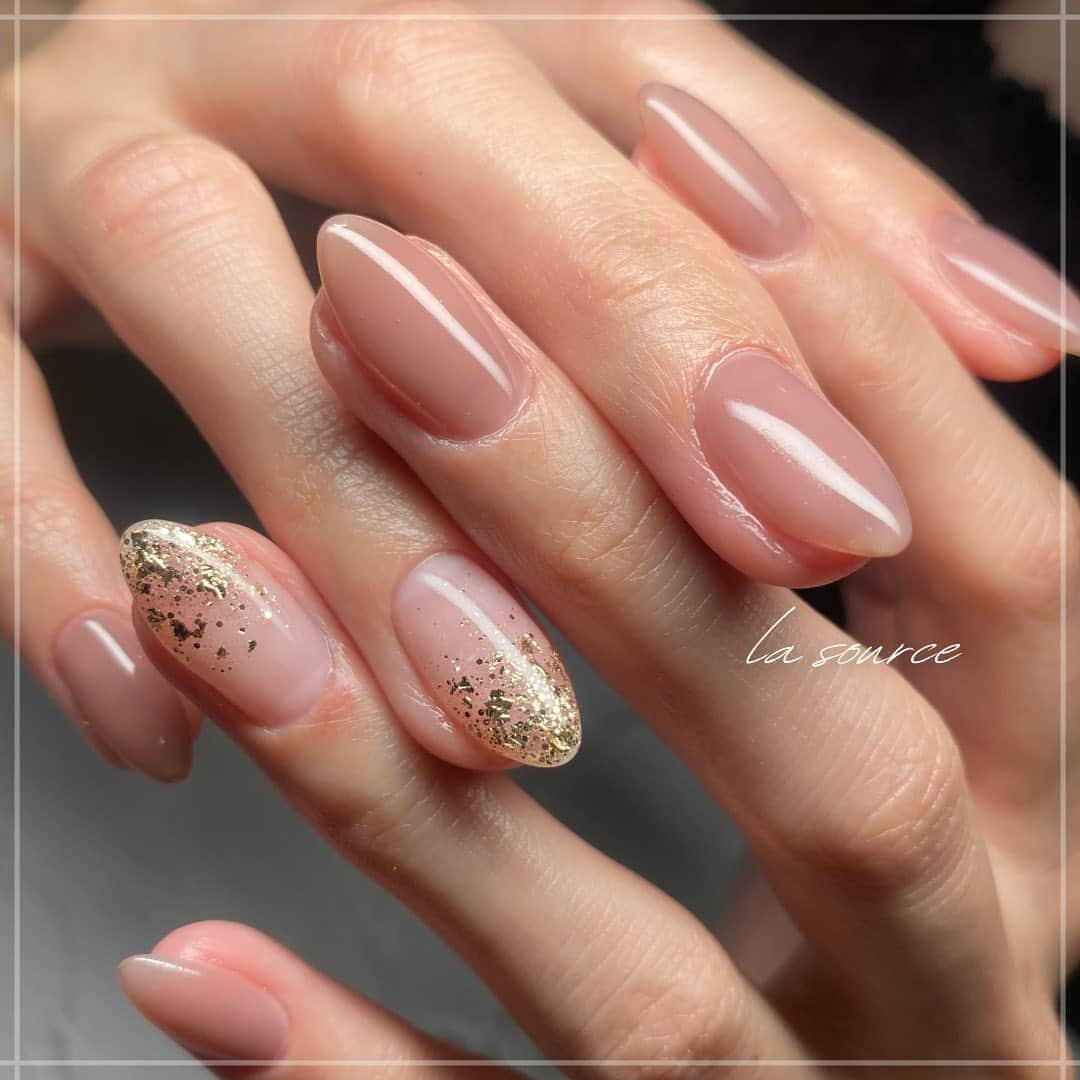 Mihoのインスタグラム：「.  #ベージュネイル #ワンカラーネイル  .  .  .  .  @la.source_nail  .  ◆住所 〒650-0011 兵庫県神戸市中央区下山手通2丁目12-7 ダイキホームビル2階　203 ◆電話番号 078-600-2382  https://nailbook.jp/salon/20720   .  #lasource#シンプルネイル#オフィスネイル#ネイル #ニュアンスアート#ジェルネイル #ネイルアート #ネイルサロン #ネイルデザイン #三宮フィルイン #春ネイル  #フィルイン#神戸#美甲#美甲設計  #ニュアンスネイル　#サンプルチップ #神戸ネイル #神戸ネイルサロン #三宮ネイルサロン #三宮ネイル#元町ネイルサロン #トアロード　#三宮　#nail #nailart #ドライフラワー　#インテリア」