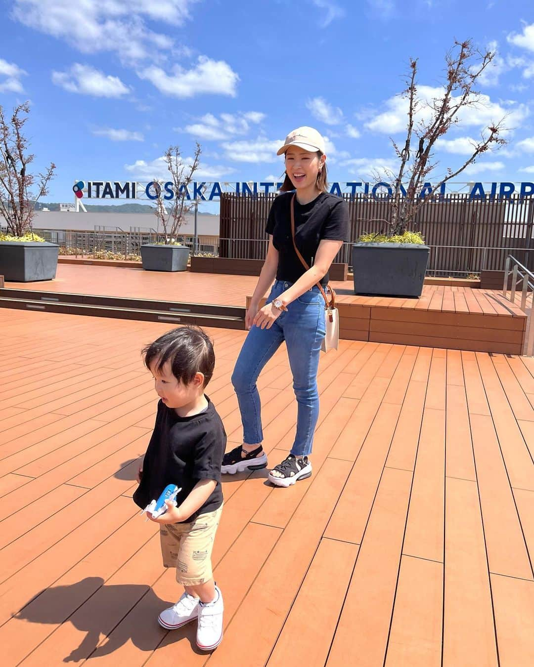 ハミ さんのインスタグラム写真 - (ハミ Instagram)「✈️✈️✈️  長男とたくさん遊んで楽しかった昨日👦🏻💕  #1歳#男の子#おでかけ#飛行機」5月5日 20時37分 - hami0519