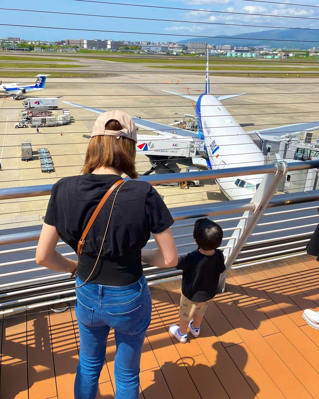 ハミ さんのインスタグラム写真 - (ハミ Instagram)「✈️✈️✈️  長男とたくさん遊んで楽しかった昨日👦🏻💕  #1歳#男の子#おでかけ#飛行機」5月5日 20時37分 - hami0519