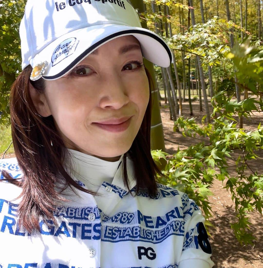 草間淑江さんのインスタグラム写真 - (草間淑江Instagram)「♡  今日もゴルフ⛳️  ４7 ５４　１０１🤣  みだれてる💦  でも、とーっても気持ちのいいお天気で最高のゴルフ日和でした✨  新しいクラブまだまだ使いこなせてない😆  練習だねー。  楽しかったー  #草間淑江#golf#休日」5月5日 20時47分 - yoshie_kusama