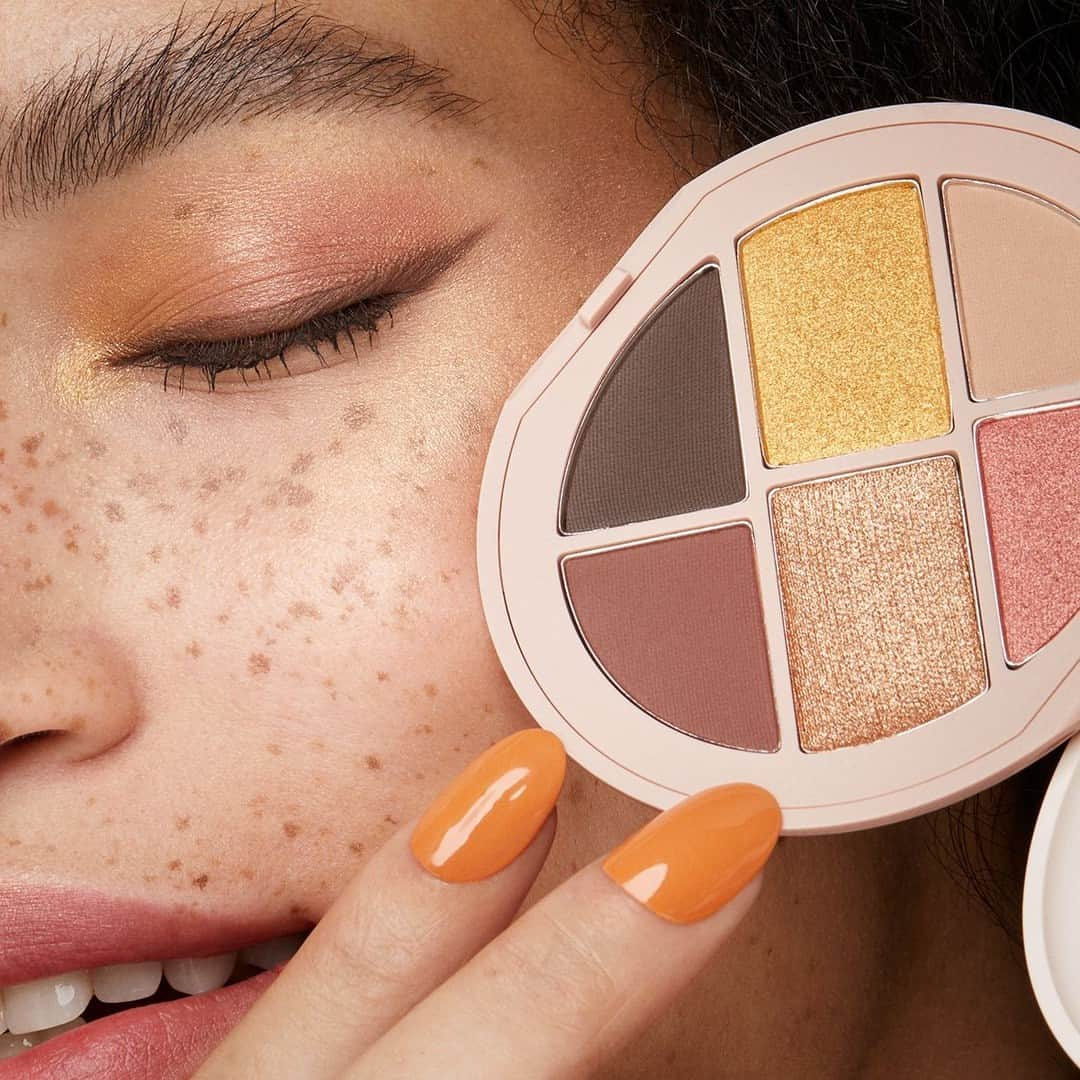 KIKO MILANOさんのインスタグラム写真 - (KIKO MILANOInstagram)「In love with these shades 😍 Grab our #KIKOBeautyRoar Multi Finish Eyeshadow Palette for an earthy gaze! 🧡⁣ ⁣ Multi Finish Eyeshadow Palette 03 - Volumizing & Curling Effects Mascara 02 - 2-In-1 Creamy Stylo & Universal Lip Liner 01 - Smart Nail Lacquer 154 ⁣」5月5日 20時40分 - kikomilano