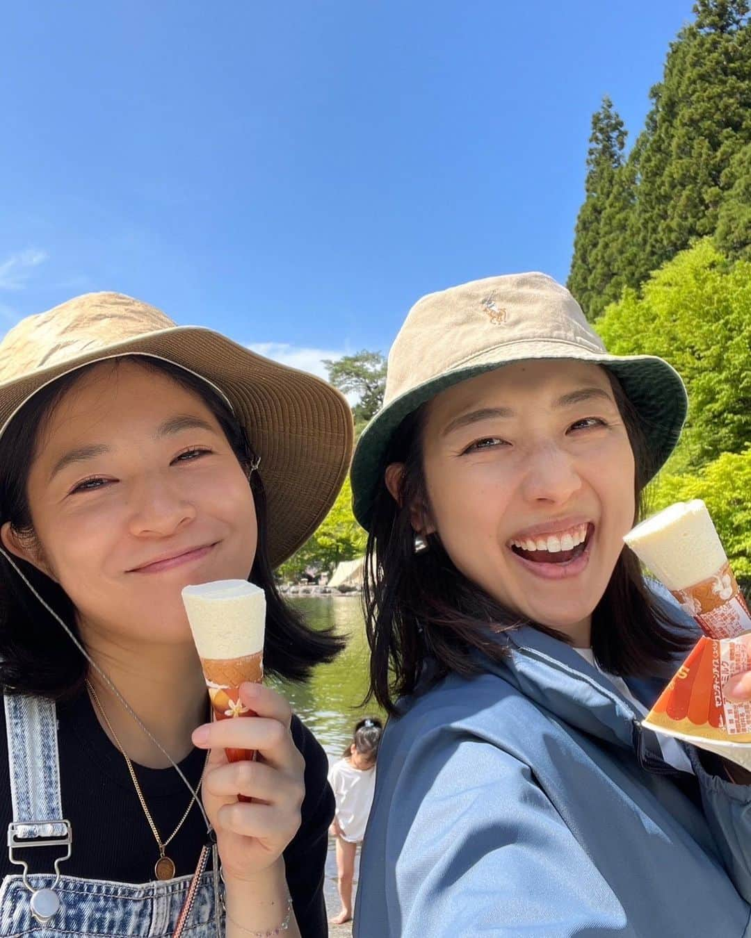 山下由奈さんのインスタグラム写真 - (山下由奈Instagram)「ゴールデンウィークの思い出🏕  大自然を思いっきり楽しんできました💚 あえて険しい道を選んで、サバイバル遊び出来たのも最高。笑 こうやって思いっきり遊べる友達がそばにいてくれて幸せ者です♡ ありがとう💚 @ayano.ohta ♡  👶は森の妖精と会話してた☺️ #癒しの渋滞  #キャンプ#キャンプ初心者#🏕 #自然#サバイバル#👶#🫰」5月5日 20時56分 - yamashitayuna