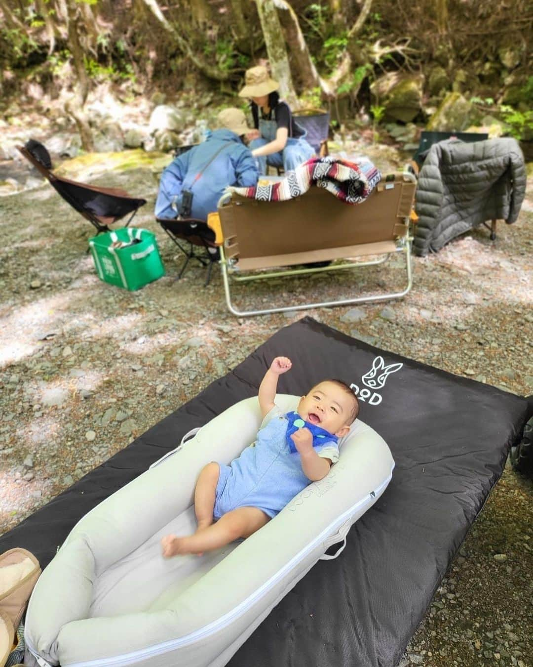 山下由奈さんのインスタグラム写真 - (山下由奈Instagram)「ゴールデンウィークの思い出🏕  大自然を思いっきり楽しんできました💚 あえて険しい道を選んで、サバイバル遊び出来たのも最高。笑 こうやって思いっきり遊べる友達がそばにいてくれて幸せ者です♡ ありがとう💚 @ayano.ohta ♡  👶は森の妖精と会話してた☺️ #癒しの渋滞  #キャンプ#キャンプ初心者#🏕 #自然#サバイバル#👶#🫰」5月5日 20時56分 - yamashitayuna