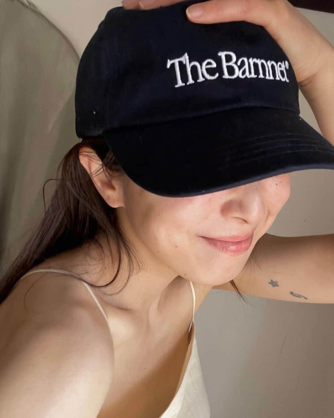 T͟o͟m͟o͟m͟i͟ S͟a͟t͟o͟のインスタグラム：「.  주근깨 메이크업  そばかすをたくさん描き足してそばかすメイクをした日。 そばかすメインにしたくて。アイメイクは敢えてせずに。 たくさんあった時は嫌で無くしたくてレーザーしたのに.. いざ無くなると欲しくなる。難しいね。」