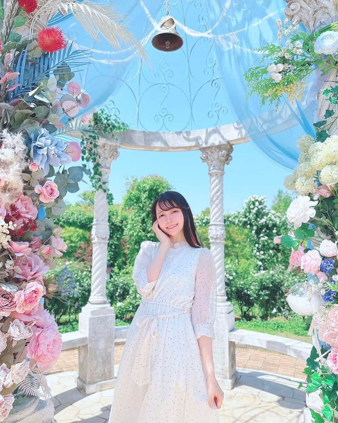 神沢有紗さんのインスタグラム写真 - (神沢有紗Instagram)「#京成バラ園 ⁡🌹 ⁡ メリナってバラと、初恋ってバラが最高にタイプだった… ･ ･ ･ #バラ園  #portraitphotography #portrait_shots  #instagram #fashion  #modeling #portrait #portraitphotography #portrait_shots  #japanesegirl #萌 #自拍 #swag #맞팔 #맞팔해요 #otakugirl #otaku #コスプレイヤー  #ポートレート #ポートレートモデル #ポートレート女子 #被写体 #ポトレ #モデル #自撮り #自撮り女子 #コスプレイヤー自画撮り部 #黒髪 #cosplay #cosplayer」5月5日 21時05分 - arisa_kanzawa