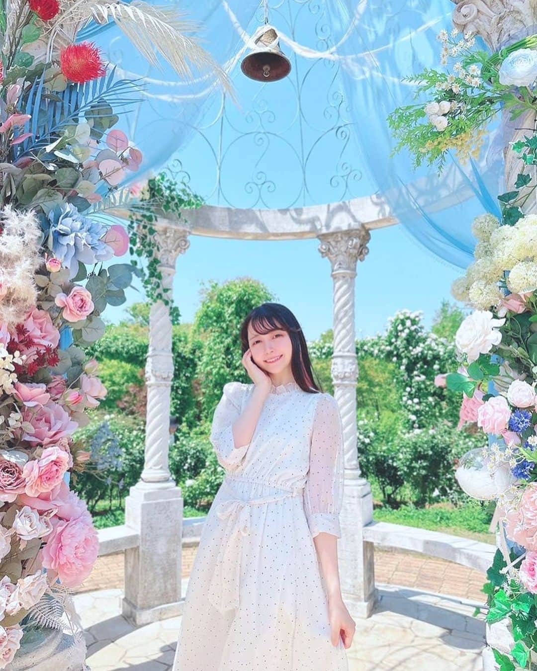 神沢有紗のインスタグラム：「#京成バラ園 ⁡🌹 ⁡ メリナってバラと、初恋ってバラが最高にタイプだった… ･ ･ ･ #バラ園  #portraitphotography #portrait_shots  #instagram #fashion  #modeling #portrait #portraitphotography #portrait_shots  #japanesegirl #萌 #自拍 #swag #맞팔 #맞팔해요 #otakugirl #otaku #コスプレイヤー  #ポートレート #ポートレートモデル #ポートレート女子 #被写体 #ポトレ #モデル #自撮り #自撮り女子 #コスプレイヤー自画撮り部 #黒髪 #cosplay #cosplayer」