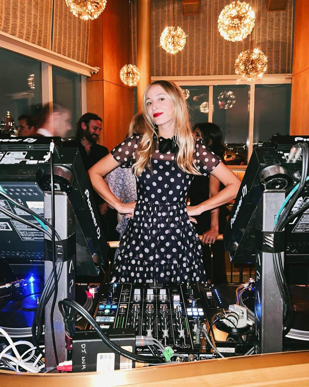 ハーレー・ヴィエラ・ニュートンのインスタグラム：「Last night DJing for @Gagosian celebrating the opening of the stunning #Avedon100 show in NYC ❤️」