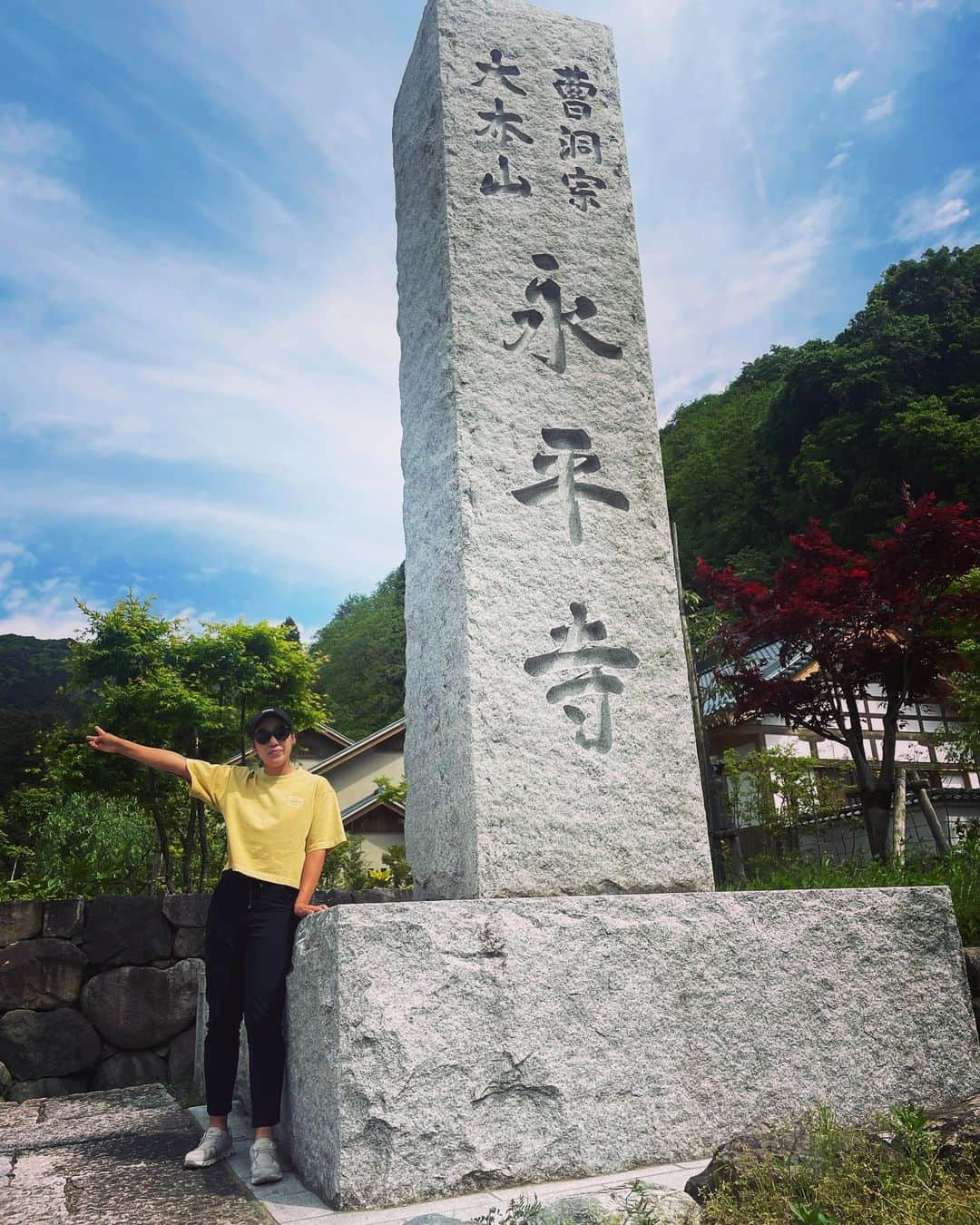 北村響のインスタグラム：「ゴールデンウィークらしく 少しオフを満喫してきました☺️🩷 #永平寺 #東尋坊 #福井 #石川 #ドライブ #北陸 #ゴールデンウィーク#新型クラウン」