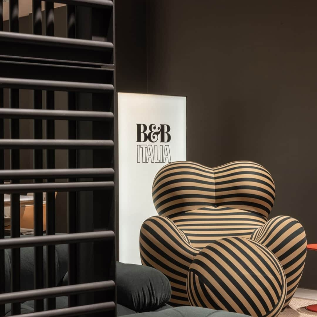 B&B Italiaさんのインスタグラム写真 - (B&B ItaliaInstagram)「B&B Italia inaugurates the first shop-in-shop in Seoul, located in Shinsegae Department Store, one of the largest Korean department stores. Launched in collaboration with partner Infini, the new shop-in-shop features the New Retail Identity designed by Piero Lissoni, B&B Italia’s Artistic Director.  Come visit at 176, Sinbanpo-ro,Seocho-gu Seoul, 137-040 South Korea  Ph. JF Studio  @infini_official  #bebitalia #design #Seoul #Korea」5月5日 21時00分 - bebitalia