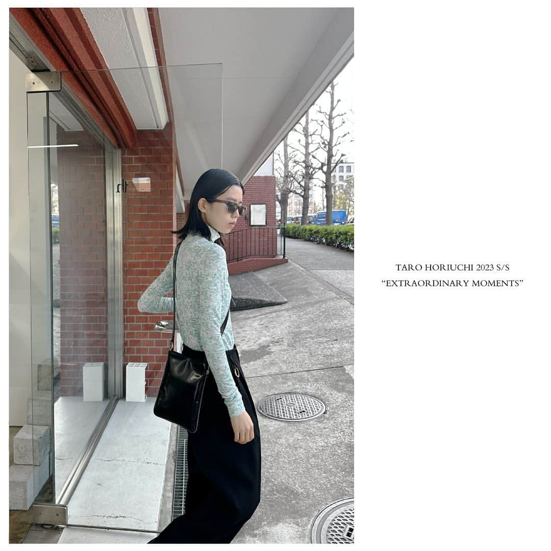 のインスタグラム：「#tarohoriuchi 2023 S/S ‘EXTRAORDINARY MOMENTS’  ‘Together’ Graphic by @ryancarlstudio   ニューヨークで活動するアーティスト @ryancarlstudio によるグラフィックを配している。‘togeter’と言う単語が徐々に重なり合い一つになって行く様子を見せ、そこからは願いの様なものも感じ取られます。  Graphics by New York-based artist @ryancarlstudio . The word 'togeter' gradually overlaps with the word 'togeter' and becomes one.  ●Marble Classic Turtle  #tarohoriuchi23ss」