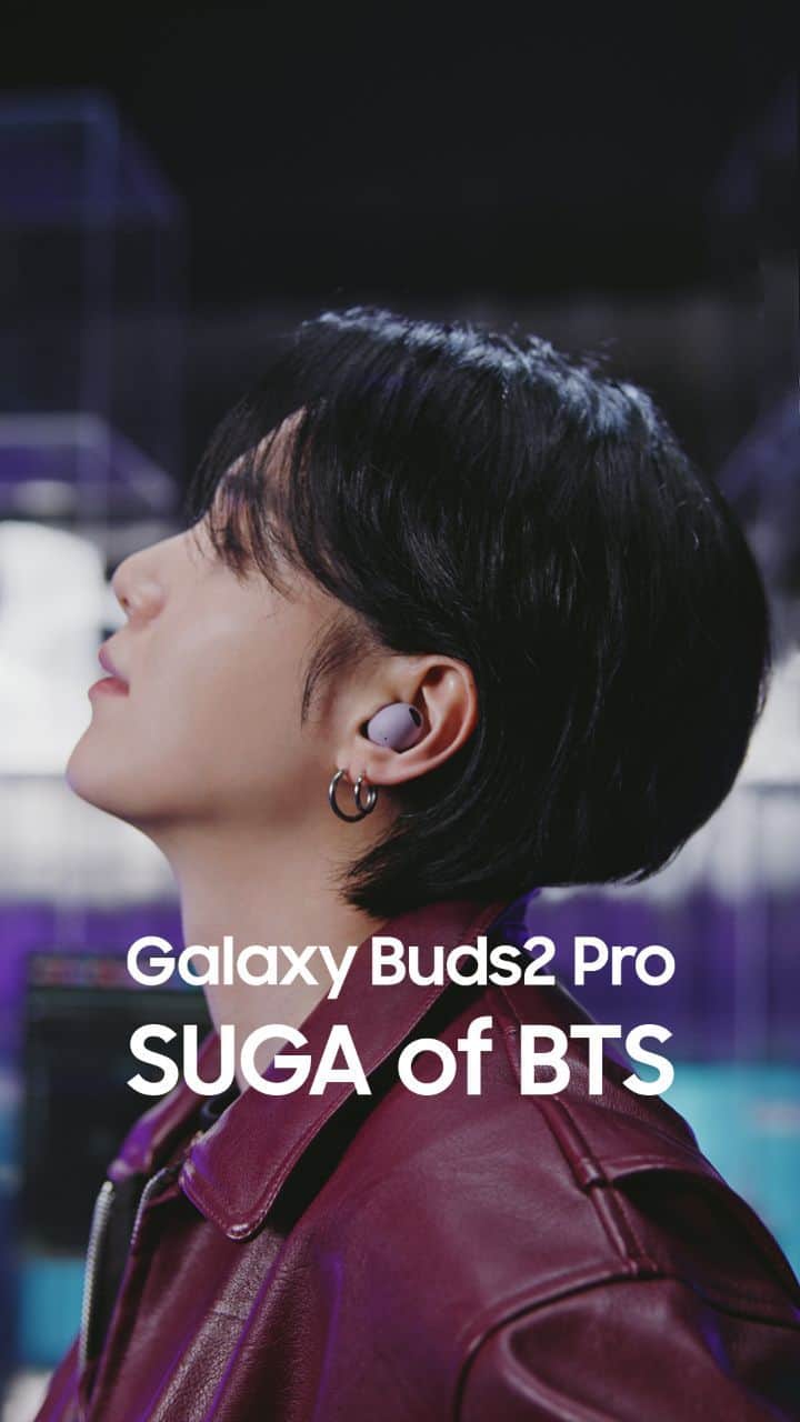 Samsung Mobileのインスタグラム：「Discover what #SUGA of @bts.bighitofficial thinks about music and how he produces it with his ‘must-have’ - #GalaxyBuds2Pro. With 24-bit Hi-Fi audio sound, he picks up every subtle detail. So will you. Hear like it’s meant to be heard. #GalaxyxSUGA   Watch the full film on our official YouTube channel.」