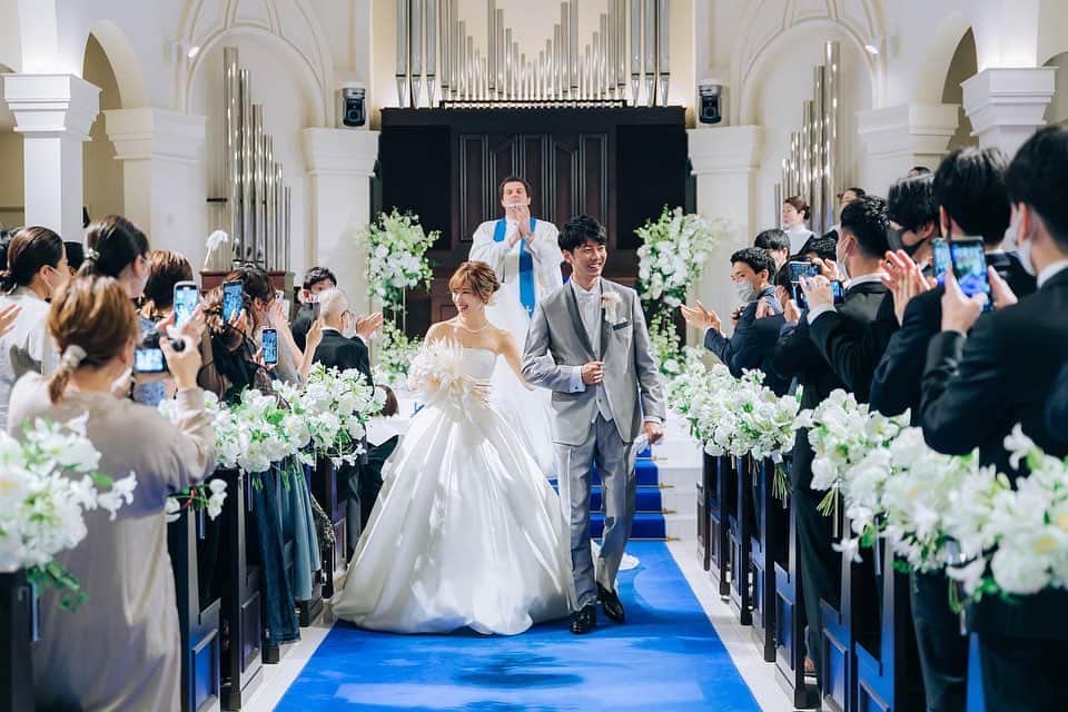 アニヴェルセル 大阪 公式さんのインスタグラム写真 - (アニヴェルセル 大阪 公式Instagram)「永遠の愛を意味するロイヤルブルーのバージンロード  @anniversaire_official  @anniversaire_osaka   ATTENTION コロナの中でもアニヴェルセル大阪では万全の準備でおふたりをサポートしています。 結婚式はおふたりの大切なご家族、ご友人、仕事の仲間をお招きする大切な日です。 おふたりらしい結婚式でぜひ皆さんに恩返しを。 アニヴェルセル感染拡大防止対策はHPでご確認できます。 .  #ウェディング #アニヴェルセル #アニヴェルセル大阪 #大阪結婚式場 #難波結婚式場 #なんば結婚式場 #大阪結婚式 #大阪大聖堂 #プレ花嫁 #プレ花 #アニ嫁 #2022花嫁 #ブライダルフェア #結婚式場見学 #式場見学 #式場探し #ウエディングフォト #大聖堂ウェディング #テラコッタアンブレット #アンブレット」5月5日 21時03分 - anniversaire_osaka
