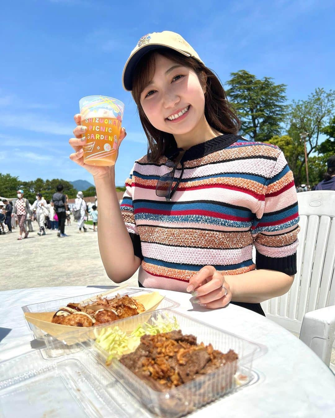 山﨑加奈さんのインスタグラム写真 - (山﨑加奈Instagram)「・ 私のGW🍻 駿府城公園で開催されているピクニックガーデンに行ってきました🌴 青空の下でのビールと茶色の食べ物たち、最高でした🥹(あと唐揚げも食べたよ)  明日はみなスポ、よろしくお願いします☺️ ・ #ピクニックガーデン  #ピクニック #ピクニック日和  #静岡観光 #静岡グルメ  #ビール #ビール女子  #アナウンサー #山﨑加奈」5月5日 21時09分 - kana_yamazaki_sbs