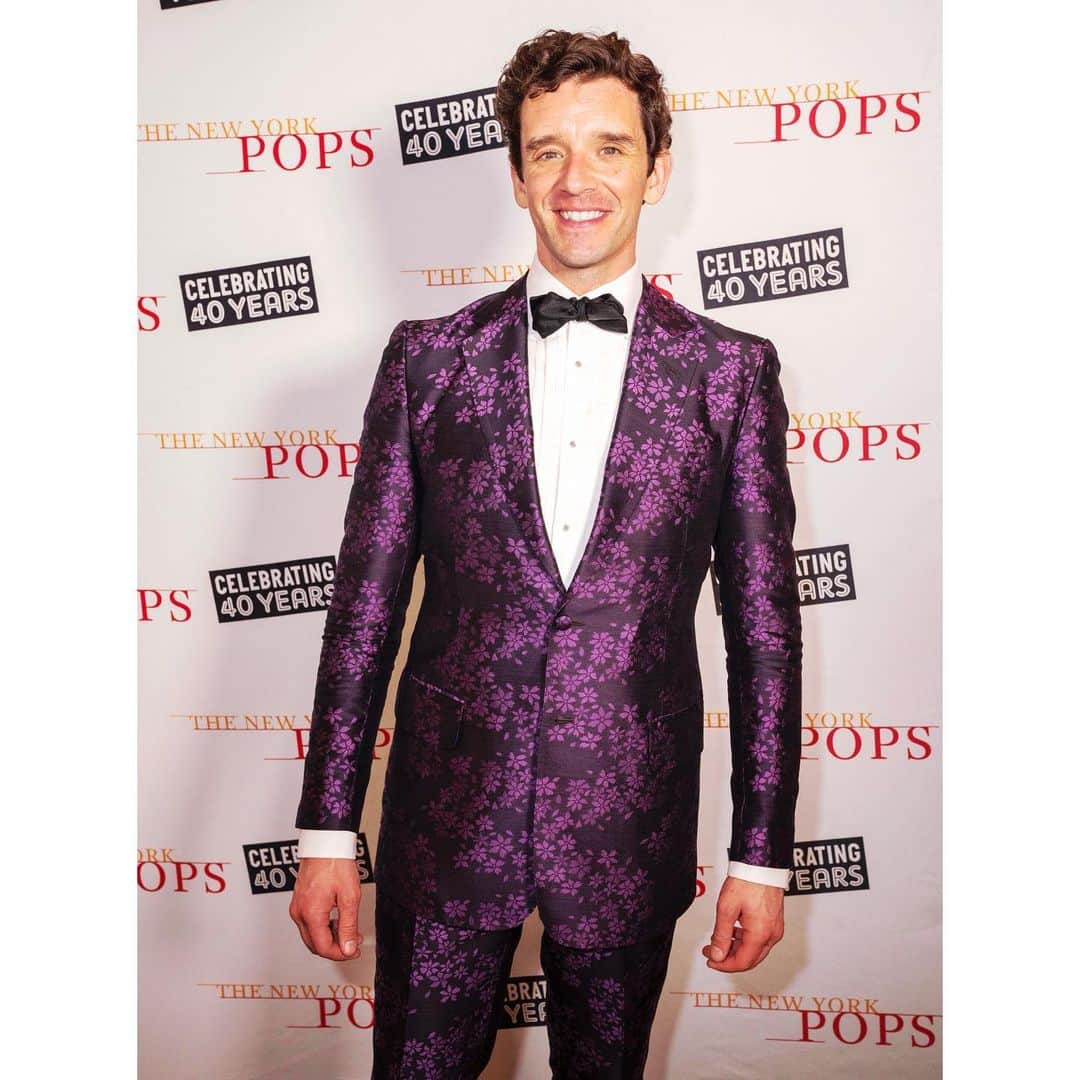 マイケル・ユーリーのインスタグラム：「It was the honor of a lifetime to honor @barrymanilowofficial at #CarnegieHall with #stevenreineke and the @thenewyorkpops and a host of amazing singers.   Photo by Richard Termine Styling by @mikeystyles  Tuxedo by @hiromi.asai  courtesy of @coletteonsunset Shoes by @dukedexter   #thisonesforyou #TheNewYorkPops #NYPops40 #BarryManilow #nypopsgala」