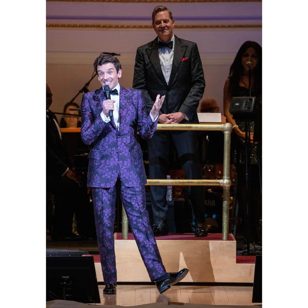 マイケル・ユーリーのインスタグラム：「It was the honor of a lifetime to honor @barrymanilowofficial at #CarnegieHall with #stevenreineke and the @thenewyorkpops and a host of amazing singers.   Photo by Richard Termine Styling by @mikeystyles  Tuxedo by @hiromi.asai  courtesy of @coletteonsunset Shoes by @dukedexter   #thisonesforyou #TheNewYorkPops #NYPops40 #BarryManilow #nypopsgala」