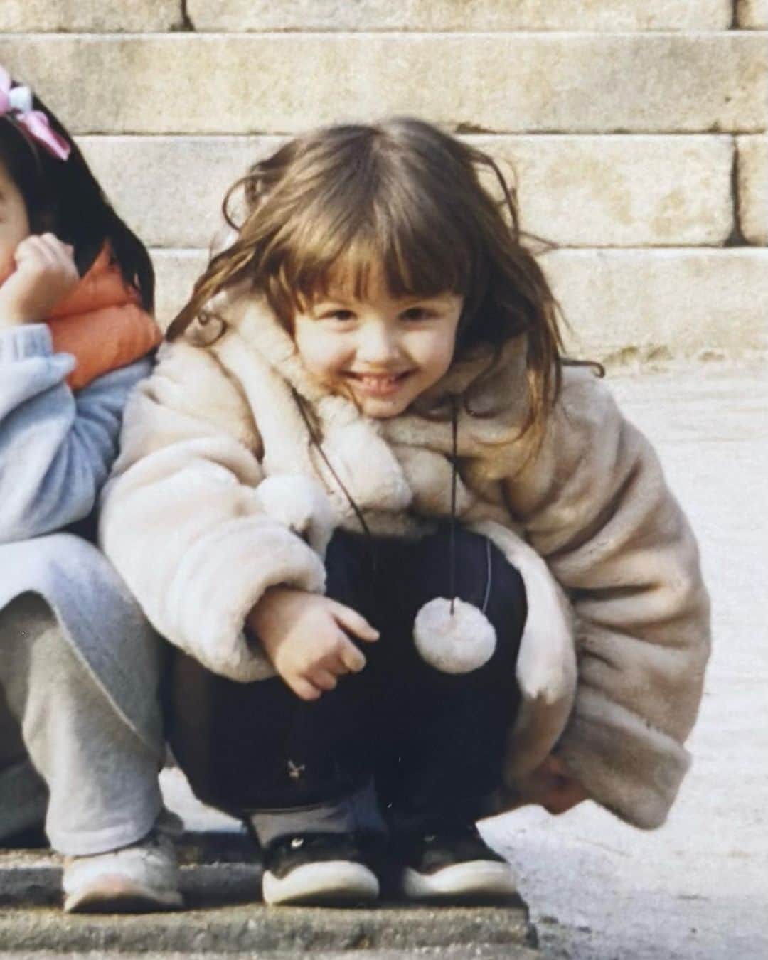 Elina 엘리나 (エリナ) のインスタグラム：「Today is Children's Day in Korea, so here my old pictures🥹🤍 어린이날 기념으로 옛날 사진 투척!!」