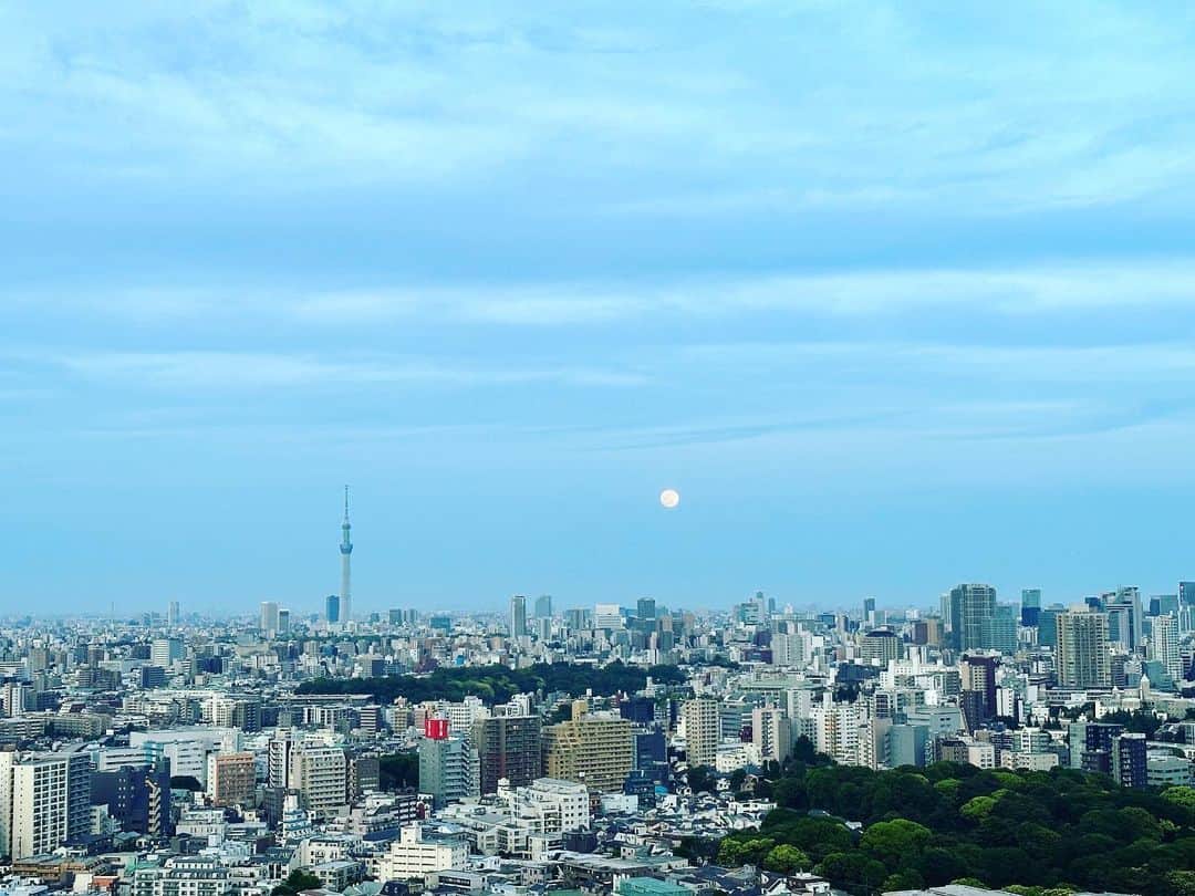 佐藤弘道さんのインスタグラム写真 - (佐藤弘道Instagram)「夜空を見上げてみて！  月が綺麗♡」5月5日 21時31分 - satouhiromichi023