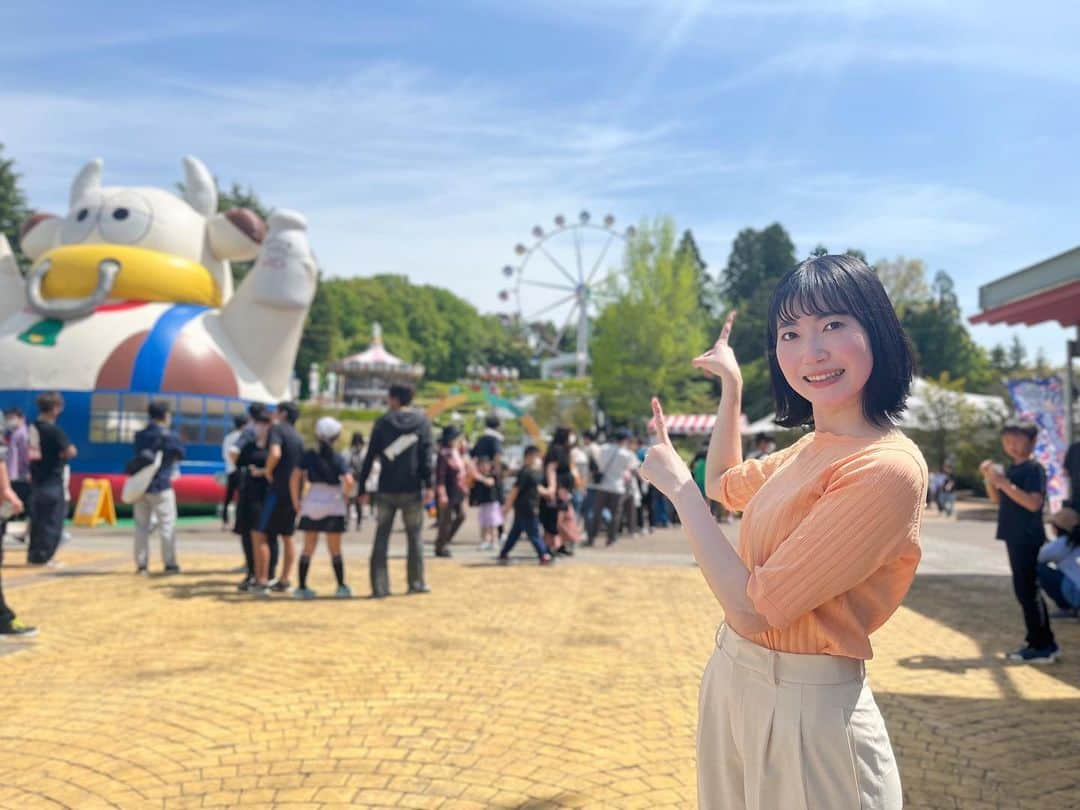 菅原智郁さんのインスタグラム写真 - (菅原智郁Instagram)「きょうはこどもの日の #リナワールド へ🎡 かなり賑わっていましたよー！  小さいときは行ったことあったのですが、実は取材で行くのは初めて！ キティちゃんのジェットコースターとかが懐かしくて懐かしくて😂 わたしも乗りたかったー！！ . @linaworldymgt  . #山形 #上山 #リナワールド #遊園地 #ゴールデンウィーク #ゴジダス #取材 #アナウンサー #キャスター #菅原智郁」5月5日 21時24分 - tomotomokaaaa22