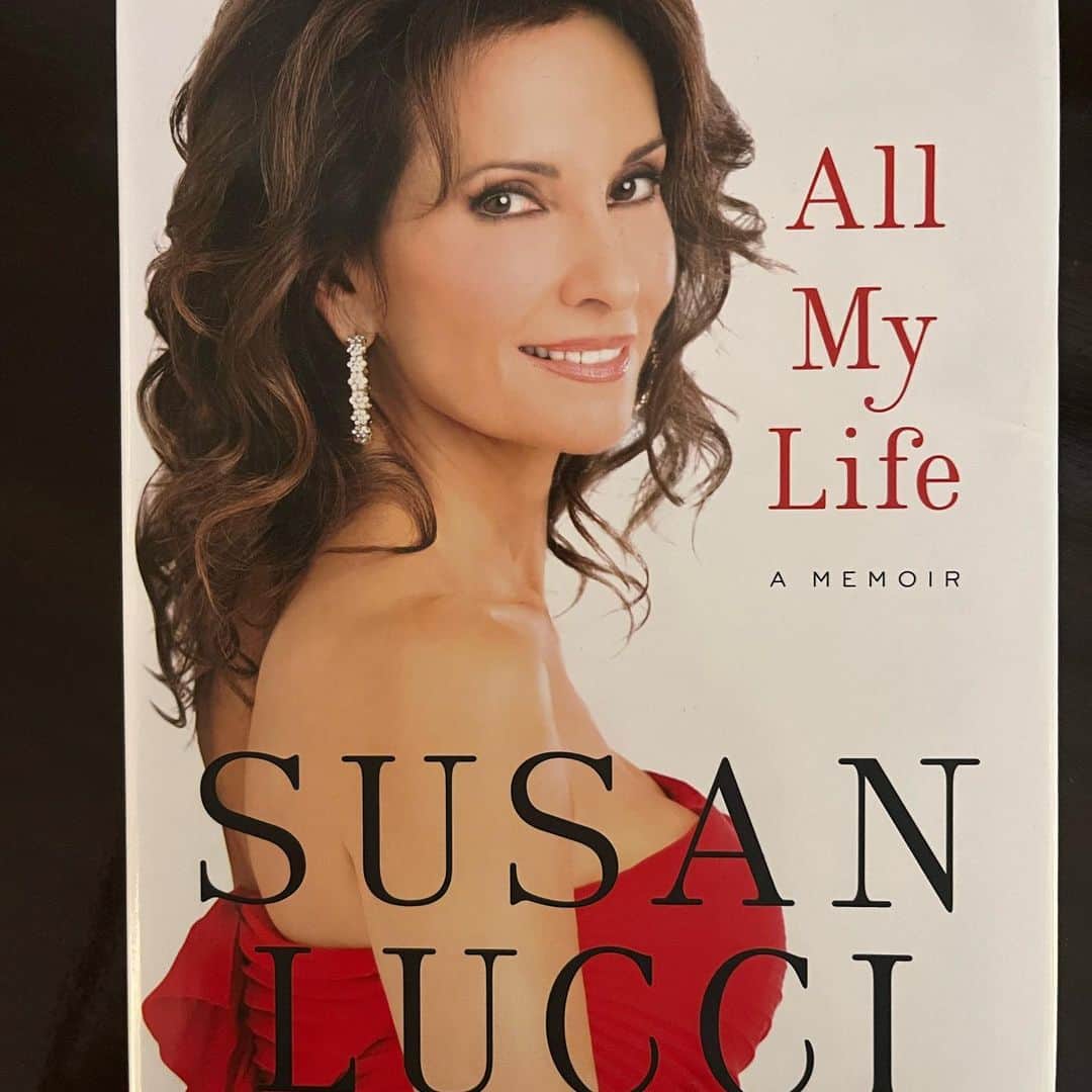スーザン・ルッチのインスタグラム：「Only on my auction—and you don’t need to be my size!!!🥰. I signed my last 3 personal copies of my hard-cover Memoir❤️❤️❤️❤️❤️❤️❤️❤️🌟 #personallysigned #fundingstrokeresearch #ebth.com」