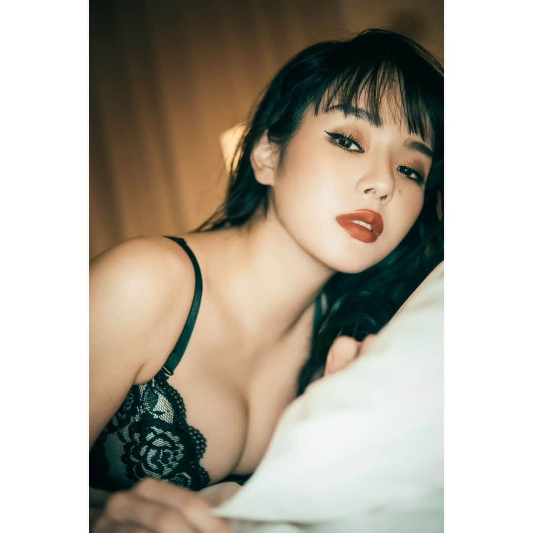 young ho seoのインスタグラム：「JOJO X EIMI VOL.2 NEW PHOTO BOOK PLZ CHECK DOWN LINK IN MY BIO  #photo #model #gravure #모델 #웹화보」