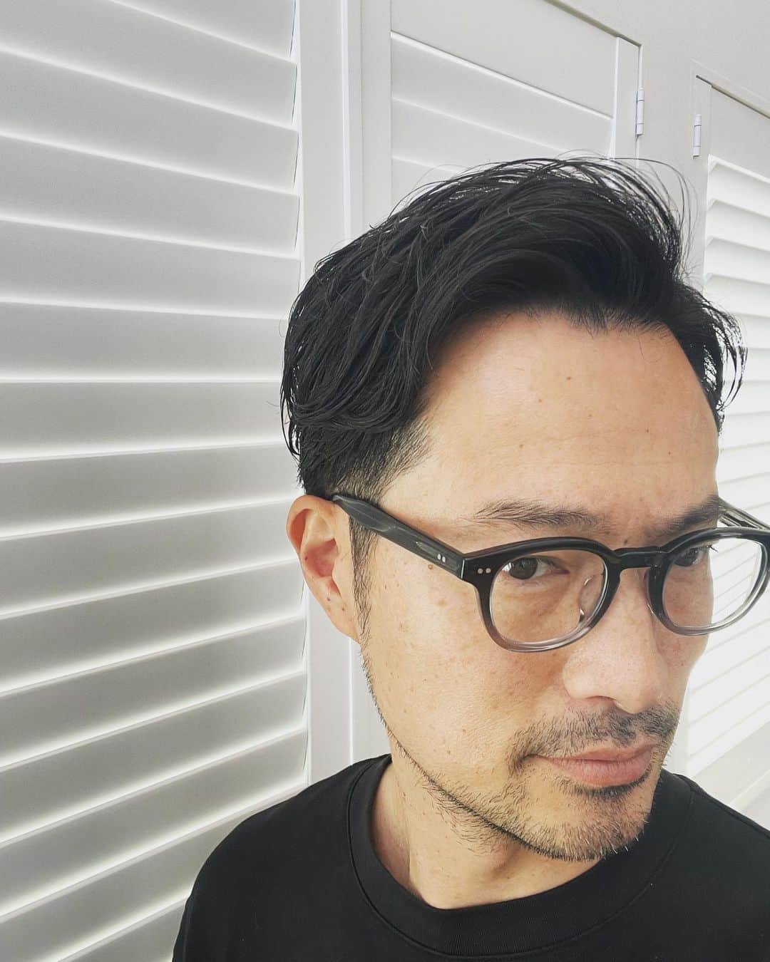 前川泰之さんのインスタグラム写真 - (前川泰之Instagram)「次のクランクインのために髪切ってきた。  自分としてはちょい攻めの感じ。  さて、次はどんな役でしょ😌？お楽しみに〜。  #散髪　#おじさんヘアスタイル　#メンズヘア　#かりあげ #menshair」5月5日 21時35分 - maekawa_yasuyuki_official