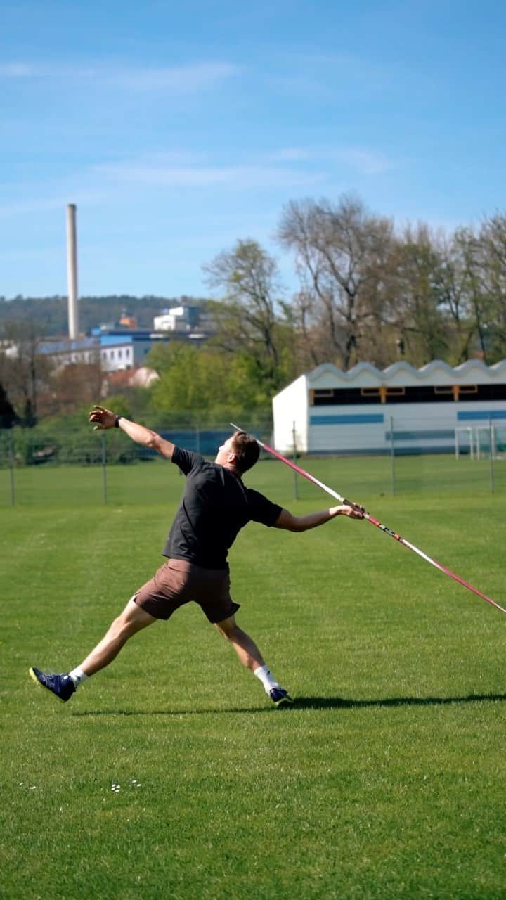 トーマス・レーラーのインスタグラム：「Today we 🔋rest. Tomorrow we throw. On an on. #lifestyle #throwers #throw #javelin #speerwurf #trackandfield」