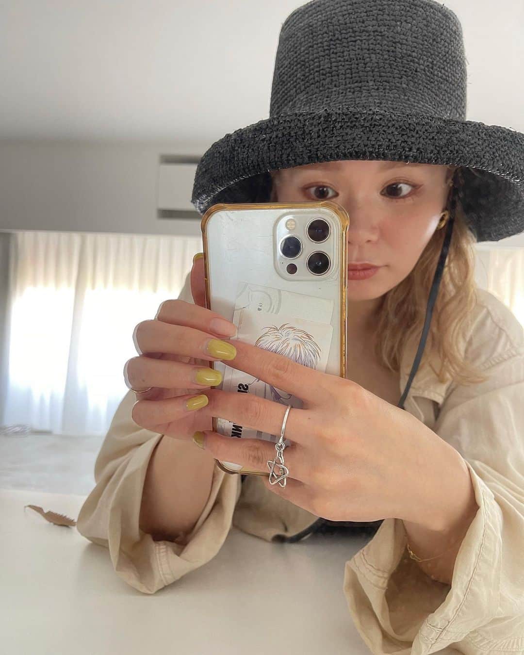 sakincho1028のインスタグラム：「今年の麦わらは黒にしました。🌻 日焼けしたくないなぁ。」