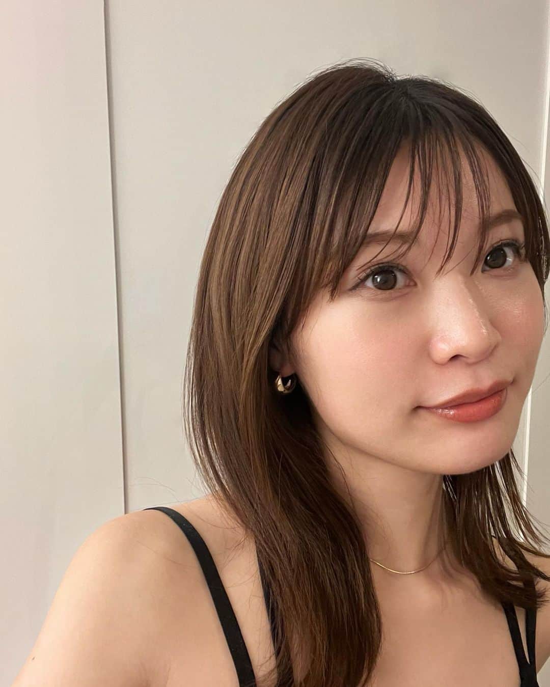 三橋栄香さんのインスタグラム写真 - (三橋栄香Instagram)「初めてTHERATISシリーズ使ってみたんだけど香りがよくて癒されたバスタイム〜🛀  しかもパッケージがディズニーのシンデレラ限定デザイン！シャンプーとかに合わせてマルチオイルも一緒に使ってみたけどめっちゃまとまった👏👏 ヘアケアも含めナイトケアがんばろー！  #セラティス #THERATIS #シャンプー #ディズニー #ドリーミーモイスト #シンデレラ #バスタイム  #トリートメント #ヘアオイル #ボディオイル #hair #beauty #haircare #ヘアケア #魔法のようなナイトケア #夜活美容 #ナイトケア」5月5日 21時49分 - mihashi_haruka